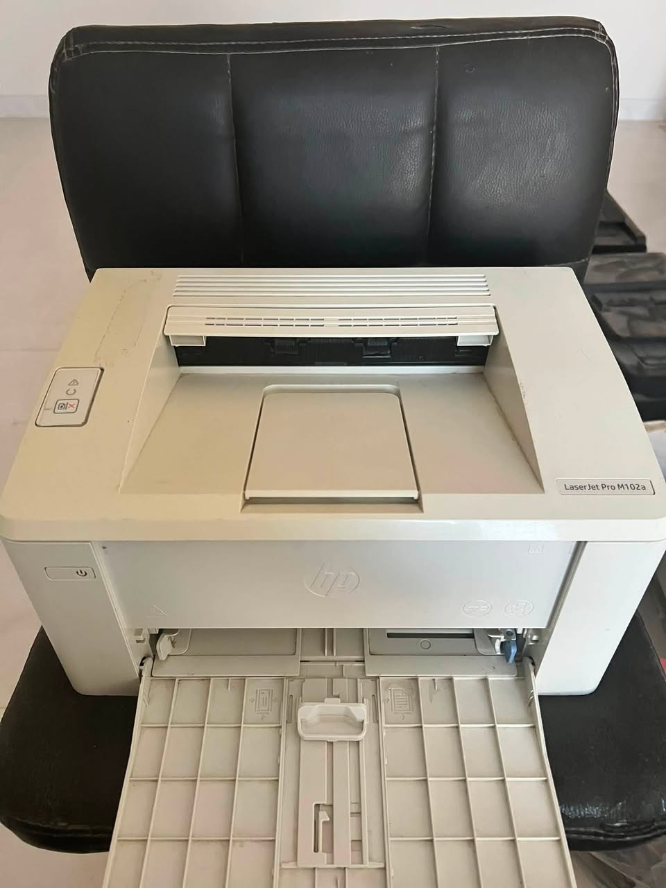 hp LaserJet Pro M102a
طابعة ليزري  اسود و ابيض
باودر(ما تجف)
اكثر من 23 نسخة بالدقيقة 
تنربط بالاندرويد عن طريق كيبل usb او عن طريق الابتوب
سعر  كاترجها بالسوك 10 الاف مع امكانية التعباة 
الحالة: مستخدم نظيف 

السعر : ١٥٠ الف دينار عراقي
 
متوفر توصيل محافظات

للأستفسار ع رقم الواتس اب ***********

Print Resolution: 600 x 600 dpi
Maximum Print Size: 8.5 x 14"
Minimum Print Size: 3 x 5"
Print Speed: 23 ppm
First Print Out Time: 7.3 Seconds
Mobile Printing Capability
Button LED Control Panel
150-Sheet Input & 10-Sheet Priority Tray
Monthly Duty Cycle: 10,000 Pages
USB 2.0 and Wi-Fi Connectivity
