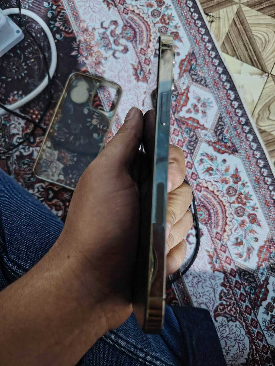 12 برو ماكس ذهبي للبيع مكفول من التبديل والخدوش كلشي بي وكاله البطاريه 73 للتواصل واتساب غير متواجد فيس ***********‬
