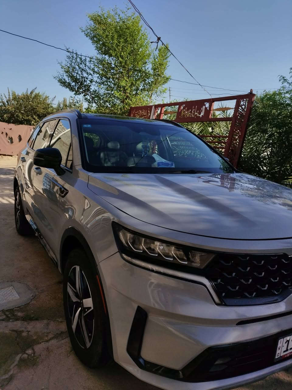 سورينتو للبيع
فول مواصفات. 
سقف بانوراما 
كشنات كهربائي ملكي 
نضام تثبيت سرعة 
نضام المنطقة المتموجة 
سيارة كاملة ما بيها عيب ابد 
العنوان بابل 
الرقم ***********

السعر 225 ورقة ومجال قليل
