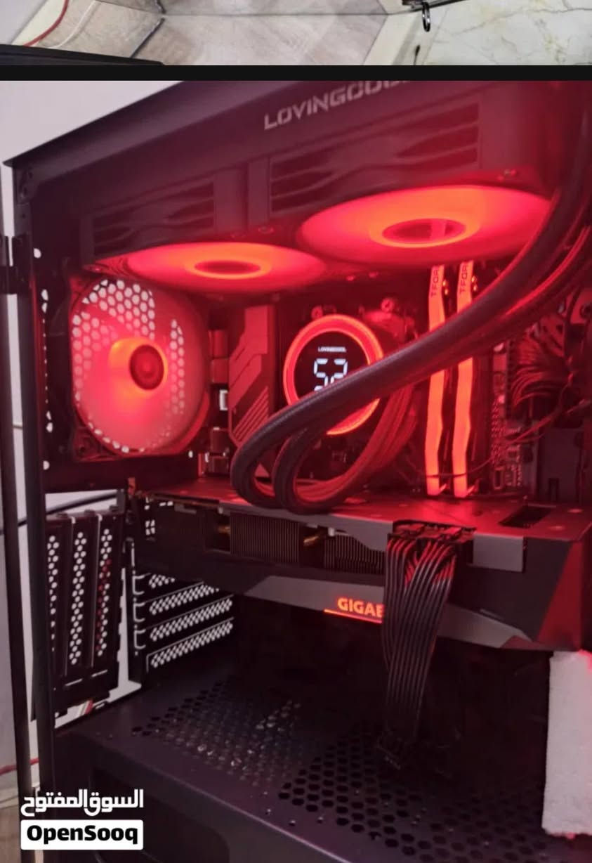 السلام عليكم عندي تجميعه كلش حلوه بيه براندات تخبل وهاي المواصفات
🧠 المعالج (CPU)

AMD Ryzen 5 7500F

🎮 كرت الشاشة (GPU)

Gigabyte AMD Radeon RX 6800

🛠️ اللوحة الأم (MB)

Gigabyte B650M DDR5

⚡ الرام (RAM)

32GB (2×16GB) DDR5 6400MHz T-Force

💾 التخزين

WD Blue M.2 NVMe 1TB

💾 تخزين إضافي

KIOXIA M.2 512GB

❄️ التبريد

تبريد مائي Lovingcool

 الكيس (Case)

Gamedas

للعلم : ضامه  كاعد أقره للسادس واستعمال قليل جدا وجميع

وياه 

المكان بغداد توصيل ماكو اعتذر 

السعر 
***********

نص مكتوب في الصور:
- السوق المفتوح OpenSooq