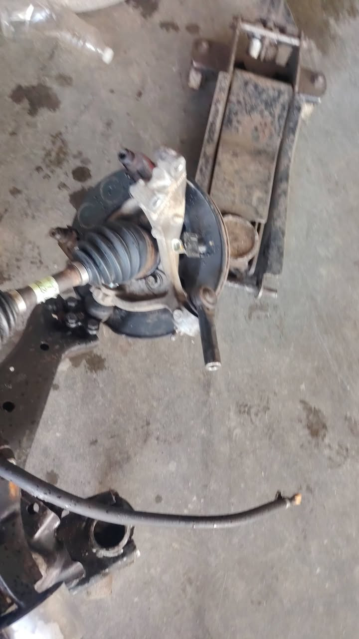 🔧 المرحلة الثانية | الغسل والتجهيز الشامل

بعد إكمال تفكيك بجم السوزوكي، باشرنا بالمرحلة الثانية من العمل، وشملت:

✅ غسل حوض السيارة بالكامل بالبخار المضغوط وإزالة الزيوت والترسبات القديمة.
✅ غسل وتنظيف الأفريم بالكامل من الداخل والخارج.
✅ تنظيف مشط الستيرن وجميع ملحقاته.
✅ غسل أجزاء الحدادية ومنظومة التعليق وتجهيزها للفحص والصيانة.
✅ غسل وتنظيف جميع أجزاء المحرك وملحقاته قبل إعادة التجميع والتركيب.
✅ فحص القطع بعد التنظيف وتحديد الأجزاء التي تحتاج إلى صيانة أو استبدال.
✅ تجهيز حوض السيارة والأفريم لاستقبال المحرك والكير الجديد.

عمل متكامل وخطوات مدروسة حتى ترجع السيارة بأفضل حالة ممكنة بإذن الله 💪🔩

🔰 ورشة أنور سوزوكي وإكونوكس

📍 كربلاء – الحي الصناعي – البلوك الثاني – شارع السايدين (سايد الدخول)

📞 ***********
📞 ***********
