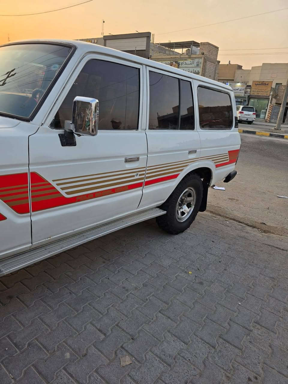 السلام عليكم لاندكروز للبيع موديل 83 كير ومكينه جديد كهربائيات كله شغال دفع رباعي شغال تخم تاير جديد تحويل ثاني يوم سنويه لل 30 اكسنات وشاصي شرط مصبوغه عام للجماليه بدون سمكره مكاني نجف ***********
