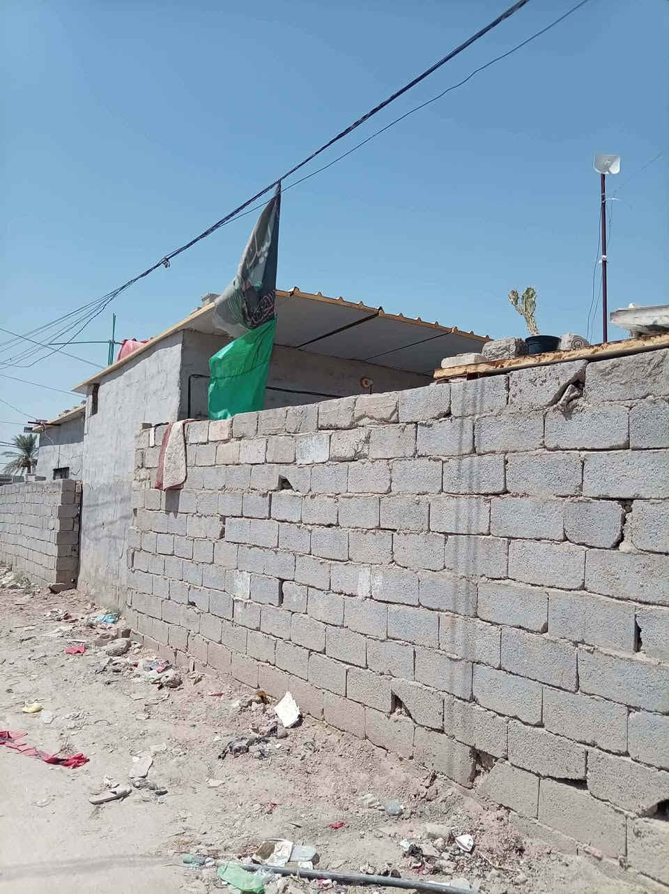 بيت للبيع
في حي رشيد قريب على الشارع الرئيسي مساحة البيت 250 متر غرفتين نوم 5×4 هول 7×4 حمام داخلي مطبخ 4×3 مضيف 7×4 صحيات خارجيه معروض ب 37 وبيه مجال الاستفسار الخاص مفتوح او الاتصال ***********
