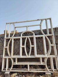 شبابيك • ٢٫٥×٢٫٥م • بحالة جيدة