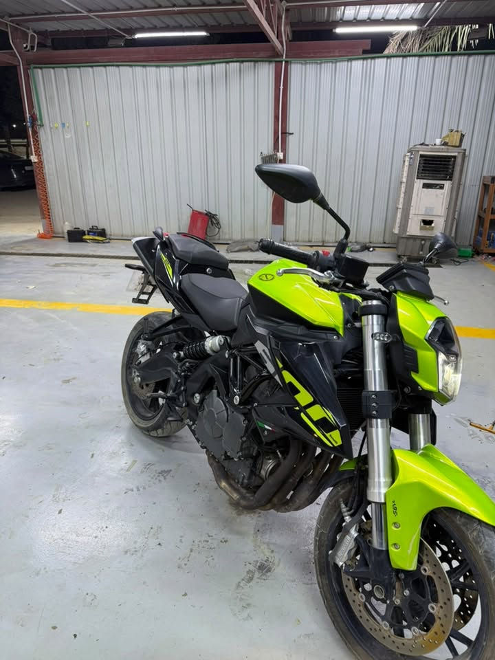 دراجة بطح ستريت فايتر
Benelli 2021 tnt
ايطالي شركة استلام زيرو وحاليا ماشية الف كيلو فقط
كلشي بلادي 
مرقم بغداد وسنوية وتحويل 
حجم المحرك ٦٠٠ ٤ سلندر
سرعتها ٣٦٠ كم 
rpm 12000
كير ٦ نمر كلج رياضي 
تايرات pirelli
بريك abs امامي وخلفي
مانع انزلاق 
دبل رياضي متغير الارتفاع 
اكزوز بلادي مزدوج رياضي 

رايدها ب ٨ مليون وربع وبيها مجال 
بيع فقط اعتذر من المراوس 
***********
