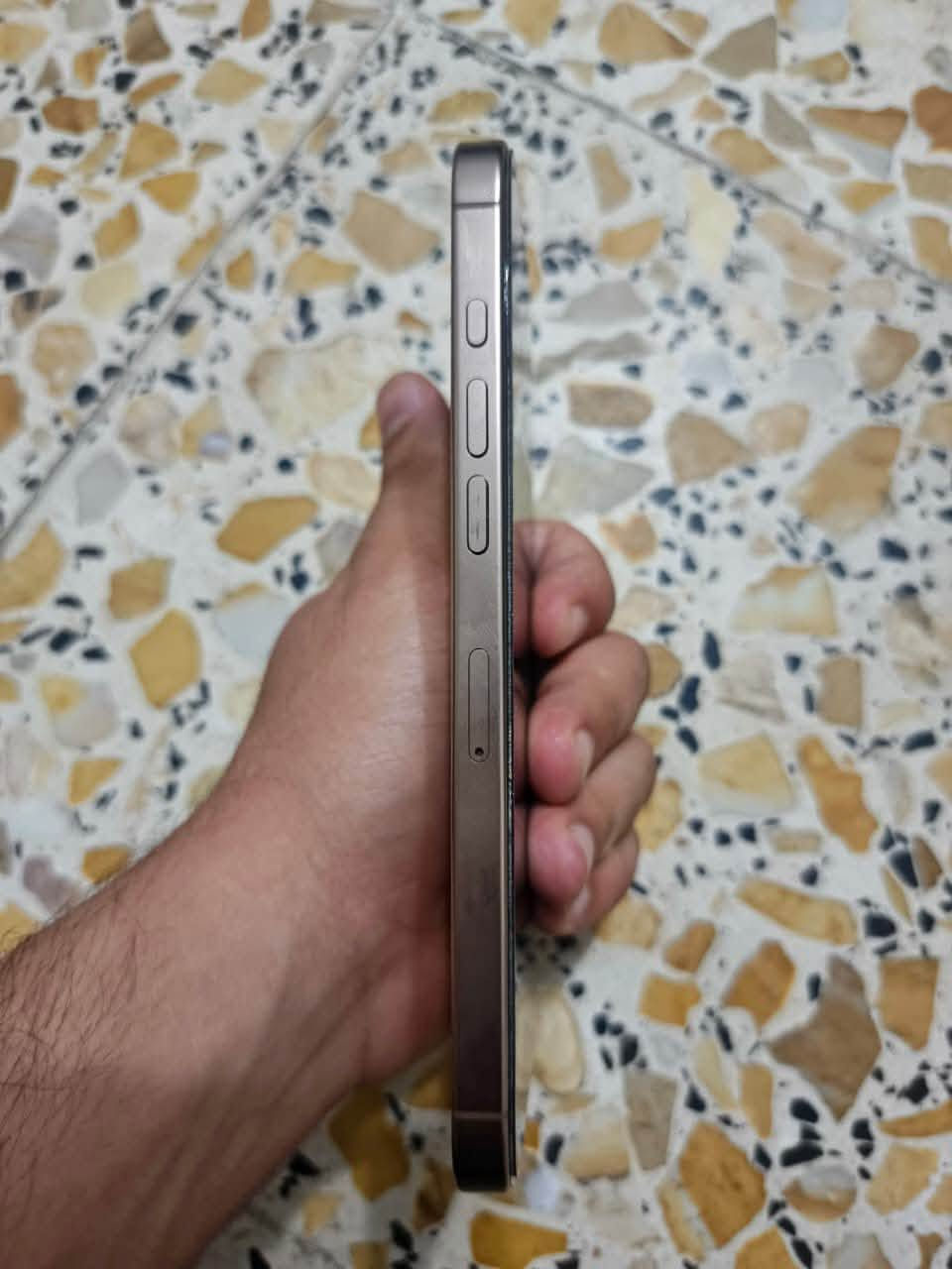 السلام عليكم ايفون16 PRO MAX  جهاز نضيف جدا ع فحص مكفول ممبدل بي اي شي بطارية 🔋 90 كامل الملحقات 
نظافة 100/100 مكاني النجف السعر 1300 وبي مجال  للاستفسار اكثر واتساب ***********

