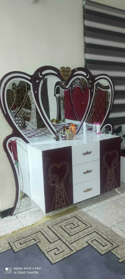 غرفه تركيا للبيع السعر 350وبيه مجال العنوان الشعله 
واتساب ***********
