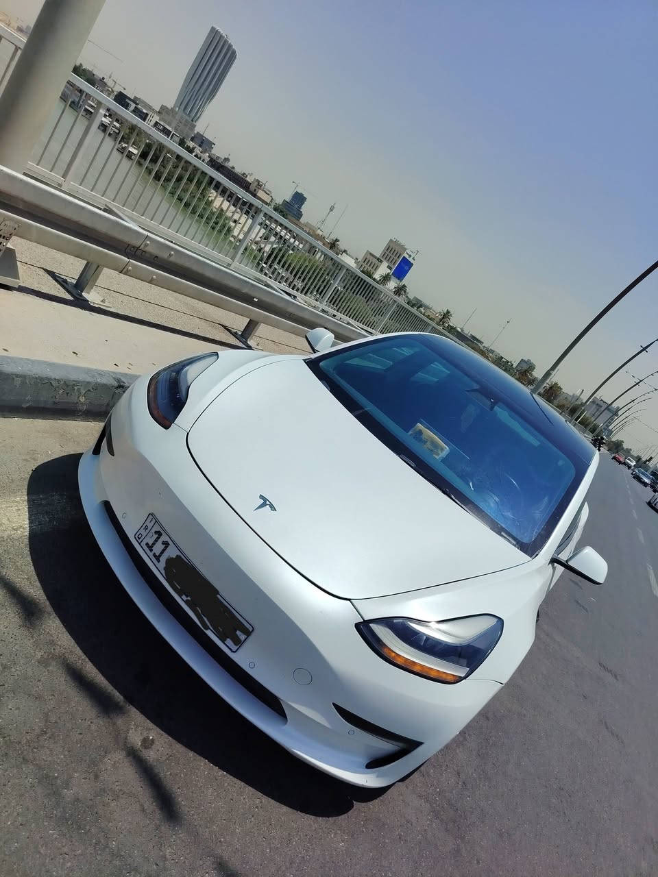 تيسلا  مودل 3 موديل2022 سيارة جاهزه من كلشي تبريد ثلج اون لاين مربوطة على التلفون حادثه خفيف سطحي فقط جاملغ من جهة السايق بدون ايرباكات بلاديه سنكل رقمها بغداد سعر 150 وبيها مجال مكاني بغداد رقم ***********
