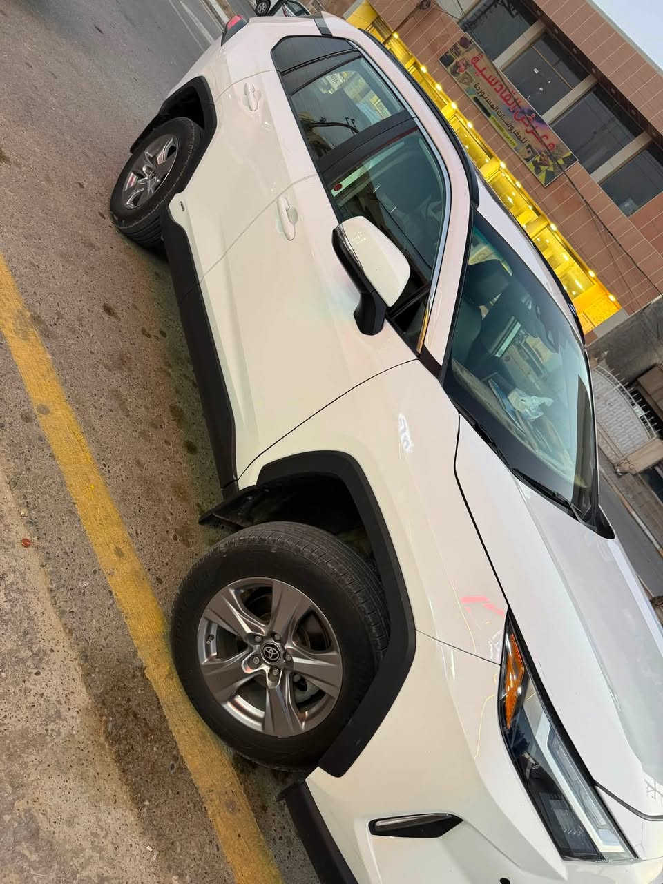 السلام علیکم 
سيارة RAV4 هايبرد 2023
محرك 2500 السياره فول مواصفات 
وارد كندي ضرر خشم الجاملغ وتبديل بنيد بلادي 
فئه XLE 
كشنات جلد + فتحه
تدفئه كشنات + مقود
ماشيه 64 الف
حداديه امامي + خلفي كامله
رقم بغداد - بأسمي
سيارة جاهزه ونضيفه جدا
مكانه تكريت 
السعر 235$ وبيه مجال 
للاستفسار : ***********
