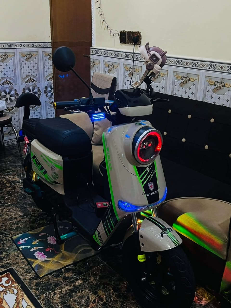 السلام عليكم شباب درجة للبيع نوع r11مديل 2027دراجه بحلت الوكاله تجي وشوف بنفسك بطاريات 32انبير ولي عنوان بصره ابو الخصيب سعر 800وبيهه مجال ماشيه 500ودراجه شوف العين   رقم      ***********
