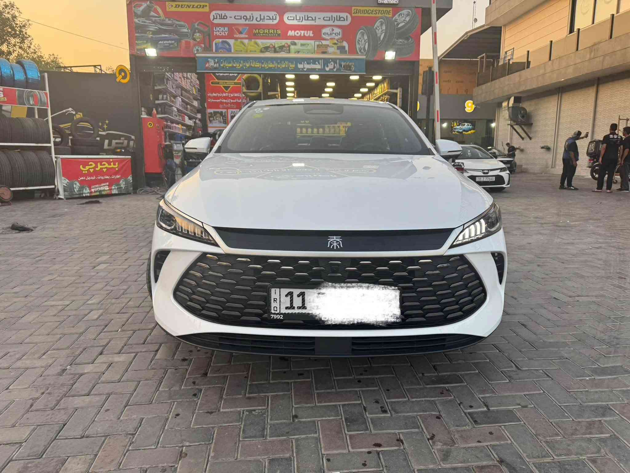 السلام عليكم
كن بلص موديل 25 فول 1/1 ( فلاك شب ) 
13 كاميرا $$$$ 
رقم بغداد بأسمي شرط التحويل 
كفالة عامة عدا PDR بسيط . 
مكان / بغداد . 
السعر / 23 مليون . 
للاتصال / ***********
