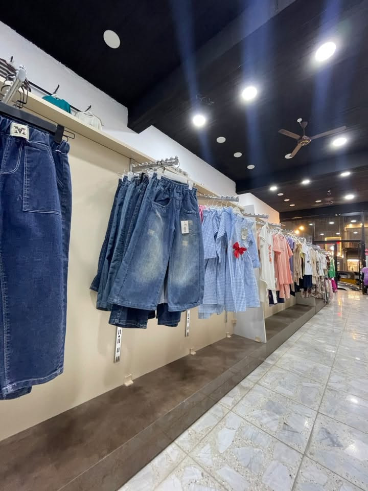 ديكور داخلي hdf للبيع جداريات +وسطيات وجهين +ميز كاشير 
*********** تواصل وتس أب فقط
النجف
