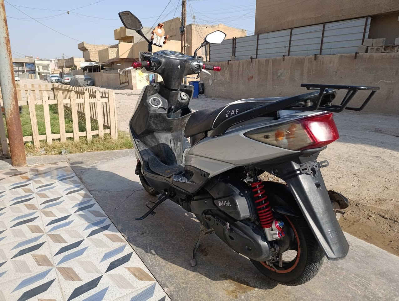 سلام عليكم 
دراجه سكنس فحل كابريتر
للبيع كفرات نضيفه مكينه مجفته ناعمه دبلات جدد امامي خلفي. كهربائيات كلهة شغاله   اي نقص ما بيهة السعر(650) بيهة مجال بسيط 
الاتصال *********** مكان ابو غريب
