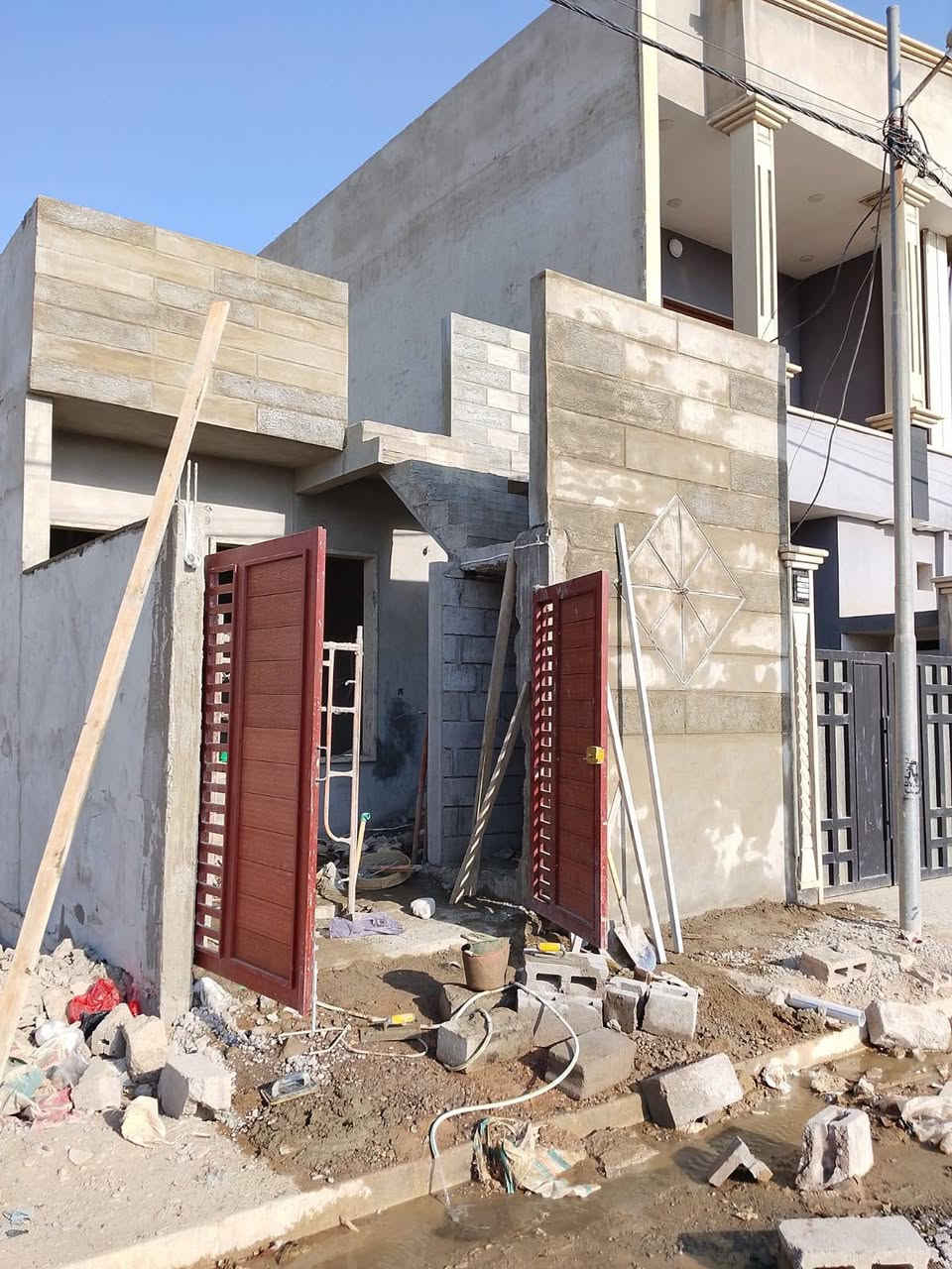 السلام عليكم 
متوفر لبخ اسمنت سقل وديكور وتصفير مصاطر نقد وقسد وكلشي حسب الاتفاق ...الاتصال ***********
