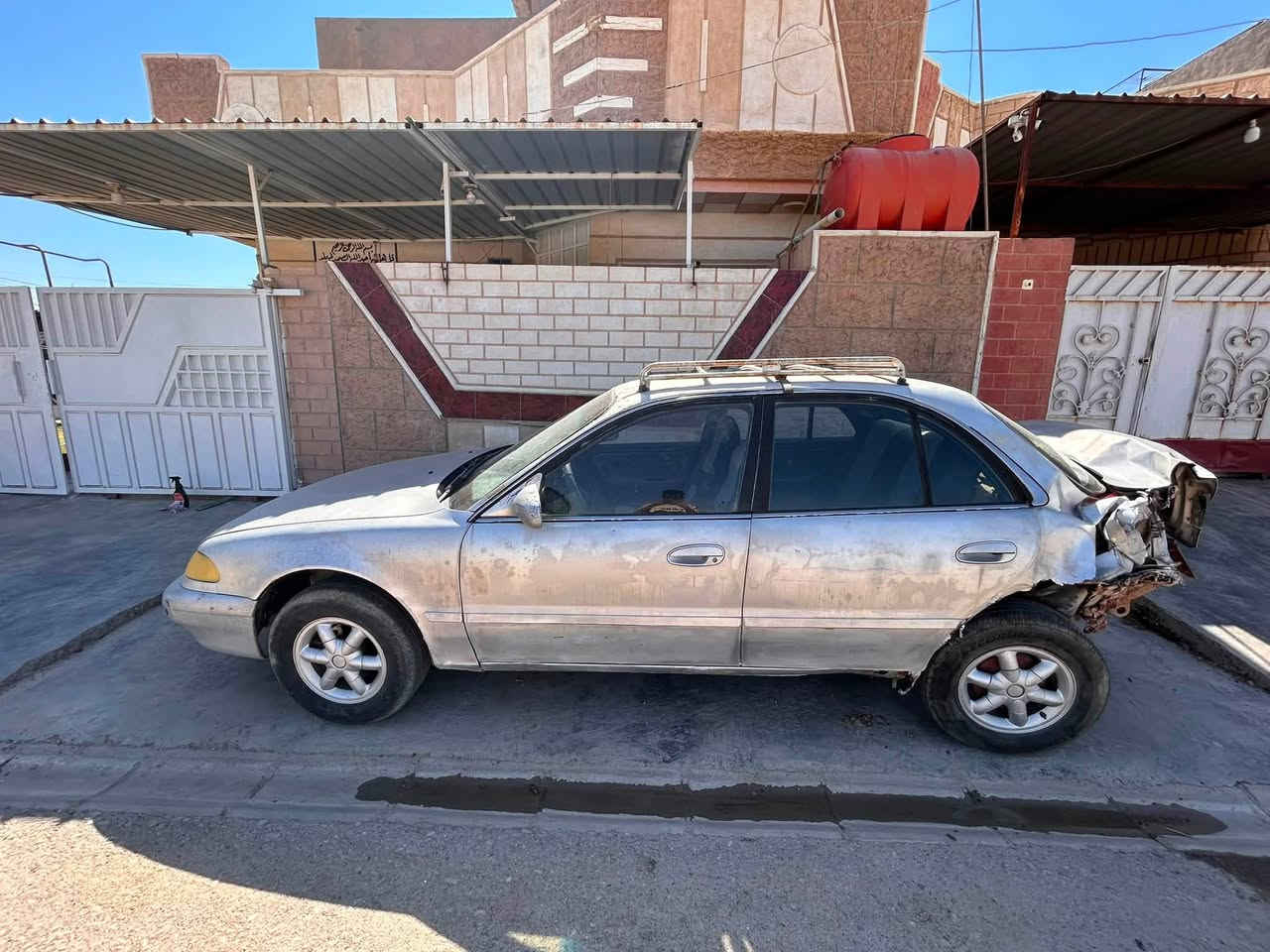 السلام عليكم 
سوناتا (2) موديل(94)
للبيع على حطتها على هذه الحادث 
السياره نظيفه وجديده
مكينه صافيه خير من الله
كير خير من الله
تخم تاير جديد 
ويل كاب
رقم بغداد المانيه 
سنويه بسمي لل28
رقم صاحب السياره :***********
مكان السياره ديالى هبهب
السعر :28
