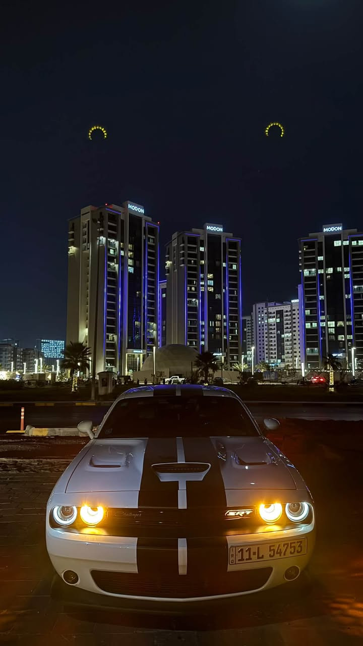 للبيع: دودج تشالنجر
Dodge Challenger SRT Scatpack 2022 🇺🇸
🚘 استيراد شخصي من أمريكا | رقم الشاصي: 2C3CDZFJXNH247197
📍 الموقع: بغداد – زيونة 
📞 للتواصل: *********** 
| استيراد شخصي 🇺🇸

🔢 رقم الشاصي: 2C3CDZFJXNH247197

⸻

✅ المواصفات العامة:
• محرك 6.4L V8 HEMI – 485 حصان
• كير أوتوماتيك 8 نمر
• دفع خلفي RWD
• ماشيه 21000 ميل 
• اللون الخارجي: أبيض White Knuckle
• الداخلية: جلد أسود + شعارات Scatpack + كاربون فايبر
• ستيرن كاربون فايبر
• داخلية كاملة كاربون باكج
• إكزوز وكاله تبات خارجيه كورسا اصلي   (صوت مرتب )

⸻

💎 الإضافات والمميزات:
• شاشة 8.4 إنش Uconnect
• نافيگيشين – GPS
• Apple CarPlay / Android Auto
• نظام صوت Alpine فاخر (9 سماعات + سبووفر + 506 واط)
• تشغيل بصمة + تشغيل عن بعد
• مقاعد Alcantara/Nappa – تبريد وتسخين
• مقاعد كهرباء مع Memory
• كاميرا رجوع + حساسات خلفية
• Blind Spot + Cross Path
• Launch Control + Drive Modes + Line Lock
• إكزوز مزدوج Active
• شفة أمامية SRT
• جنوط 20” أصلية Granite
• فرامل Brembo أصلية (6 بستم أمامي / 4 بستم خلفي)
• شعارات وخطوط Scatpack أصلية
• ستيرن كهربائي متحرك

⸻

🛠️ الحالة:
• استعمال شخصي
• ماشية فقط 21.000 ميل
• تم عمل صيانة كاملة + تغيير زيت وكالة
• جميع الصيانات بالوكالة
• ضرر جاملغات خلفية جزء بارد وجزء صبغ ومعجون 
• ضرر بسيط بالجنطة  كلشي موضح بالسونار 
وصور الحادث 
• باقي البودي وكالة
• سنوية جديدة
• الكير والمحرك مكفولين
• السيارة ستوك  بدون أي تعديل غير إضافات جمالية (كاربون وغيره)
*****
الاضافات الجديدة
ولف حماوة ستيل ريسنك
برمجة ايكل سيفتي 
بلكات ngk ريسنك جديدة 
تخم تايرات جديد
تم عمل ادامة منظومة احتراق  

⸻

🔐 السيارة نظيفة ومرتبة – جاهزة للاستخدام الفوري
