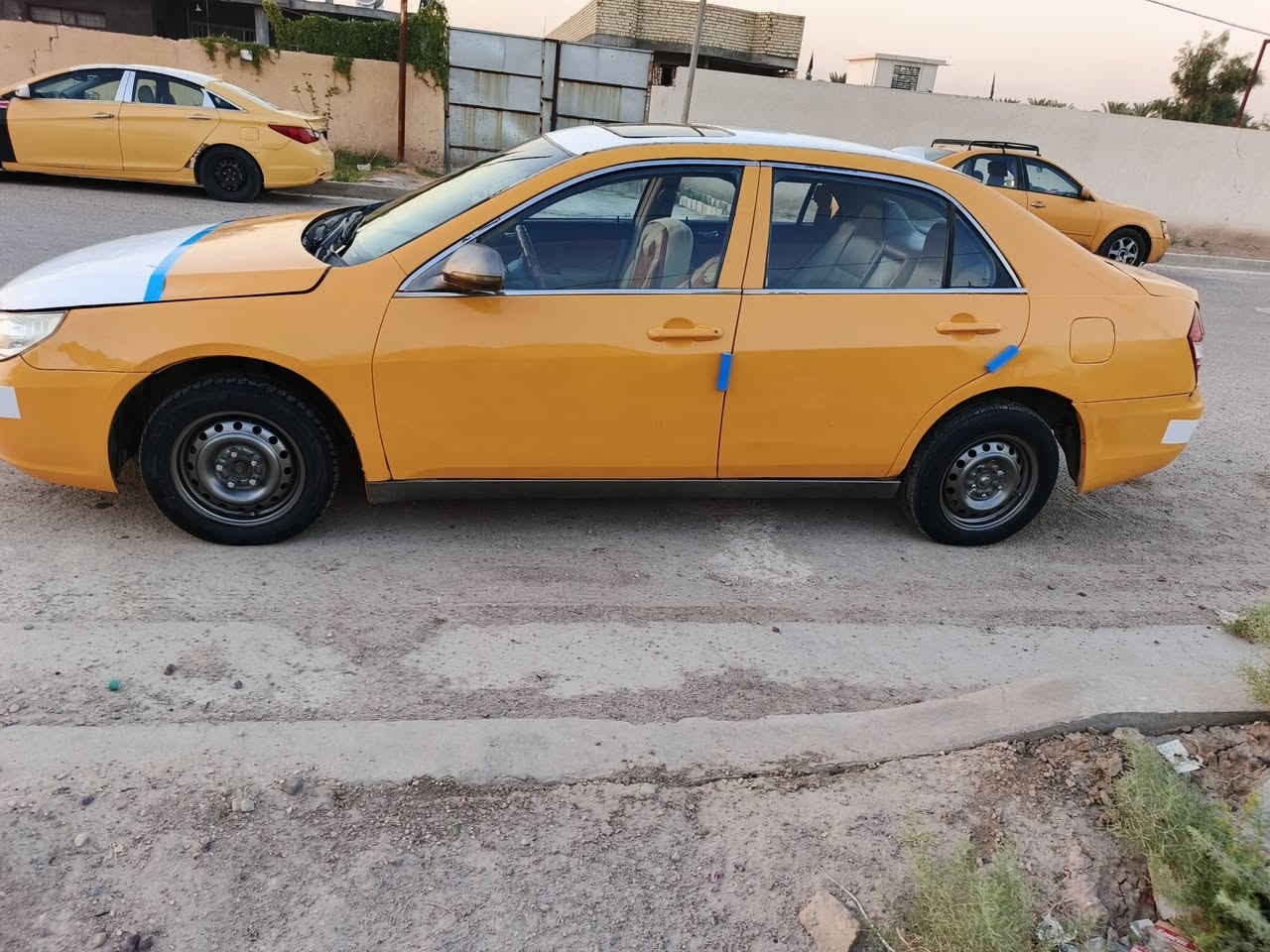 بي واي ديf6 موديل٢٠١١ محور كير ومكينة كورلا نحلة ١٨٠٠
كهربائيات شغالة 
تبريد شغال 
باتري جديد داينمو جديد ادامة عليها السيارة
السيارة مصبوغة عام بدون ضربة 
المكينة تبخر بس شغالة وتمشي كير بحالة جيدة كلشي مابيه 
عوزها حدادية وصوندة مال بور تنضح تاير واخد طاك سيم 
عارضها ب٣٥ وبيهامجال السيارة عليها غرامة وهيئة ٣٩٠ الف ينزلن من سعرها راعيها خوش ادمي ويريد تحويل الزلمة يعني اكاتبك مروري
مكان السيارة بغداد المحمودية 
***********
