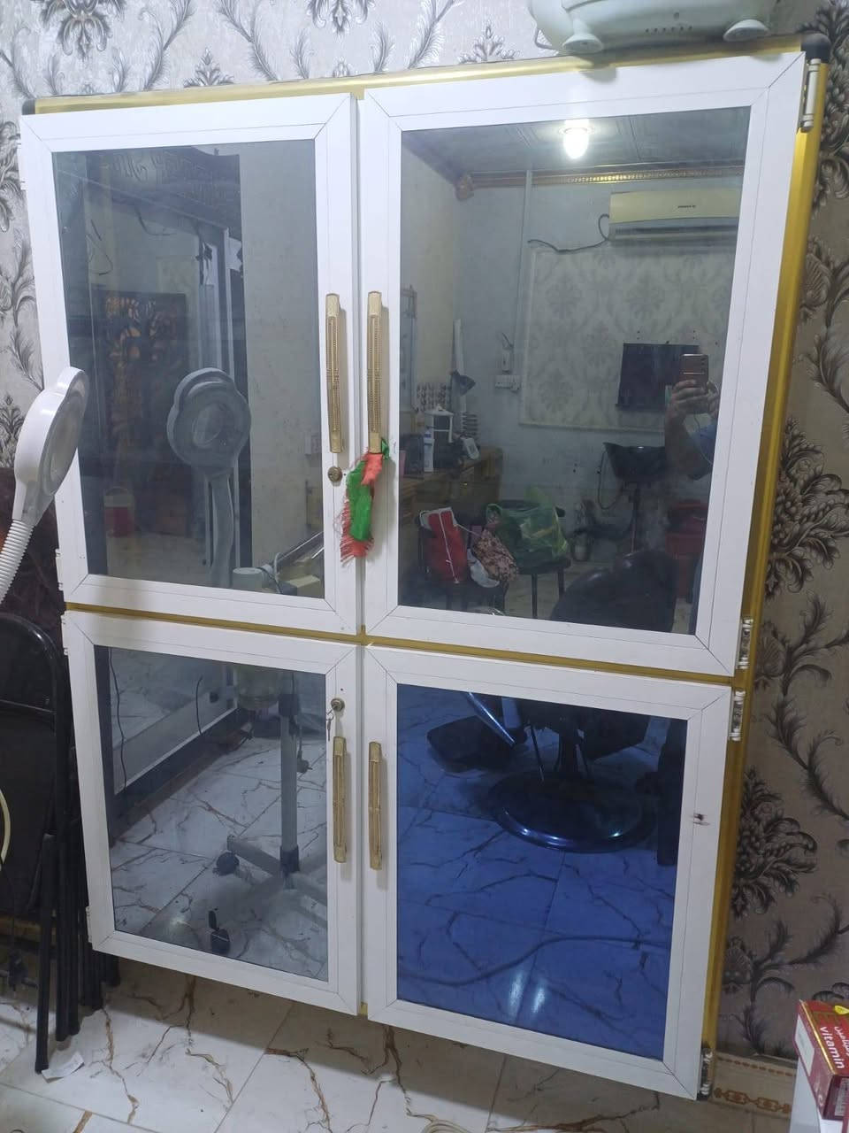 سلام عليكم
ميزالمليون ومريه 
ومريه طولانيه وجام خانه لبيع بسعر مناسب اتصل على الرقم *********** بصرة كلمن وسعرها
