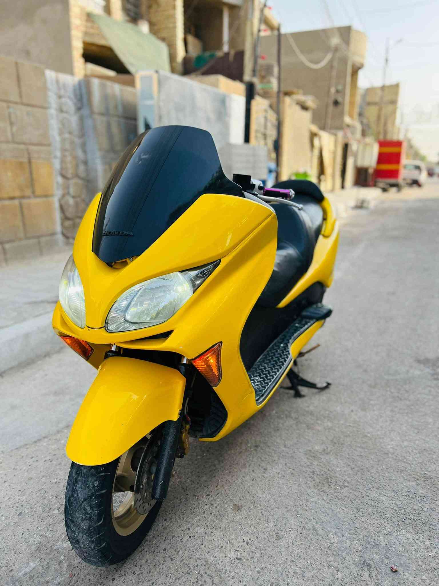 سلام عليكم 09كرستال دراجة كلها ابلادية جاهزة كل نقص مبيهة مكينة خير من الله كهربائيات كلهة شغالة مسجل شغال منضومة زنون دراجة شرط احلى من الصور اوراق كاملة
 السعر مليون و100مكان بغداد العبيدي الرقم ***********

