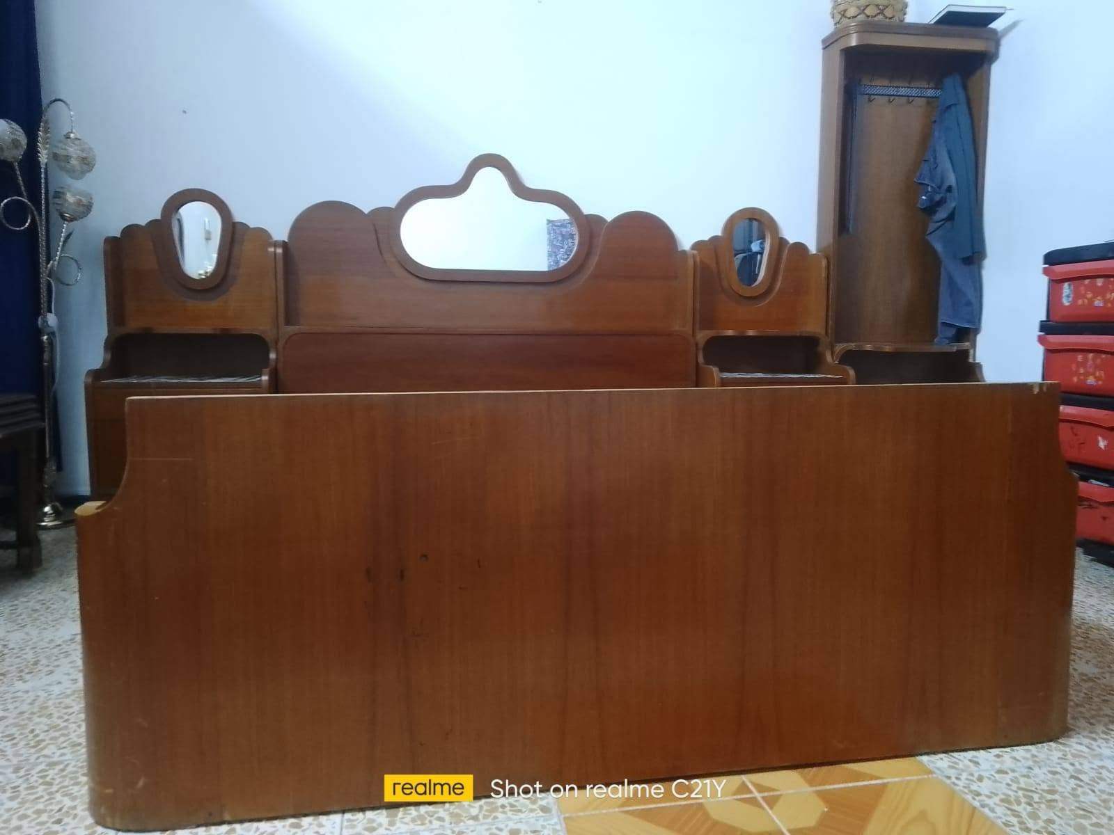 غرفه للبيع خمس أبواب داخل خارج صاج السعر 300 وبيها مجال استفسار ***********

نص مكتوب في الصور:
- realme Shot on realme C21Y