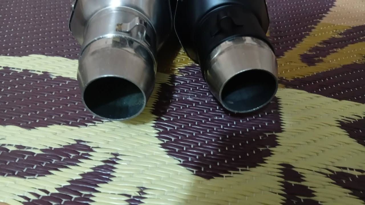 السلام عليكم 2 صالانصات رياضي يرهم لجميع الدراجات الكبيره أو الصغيره بدون بوري ثنينهن ب80 أو بيهن مجال للشراي الرقم***********
