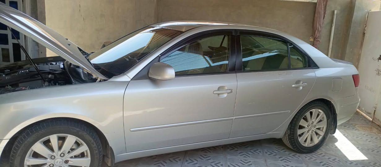 سلام عليكم للبيع سوناتا موديل 2008 محرك 3300 تبريد شغال تخم تاير وارد امريكي حادثه جوه قبق البانزين طخه خفيفه سياره جاهزه ما تصرف عليه العنوان واسط العزيزيه السعر 95 وبيه مجال مكلف بالنشر رقم صاحبه***********/***********

