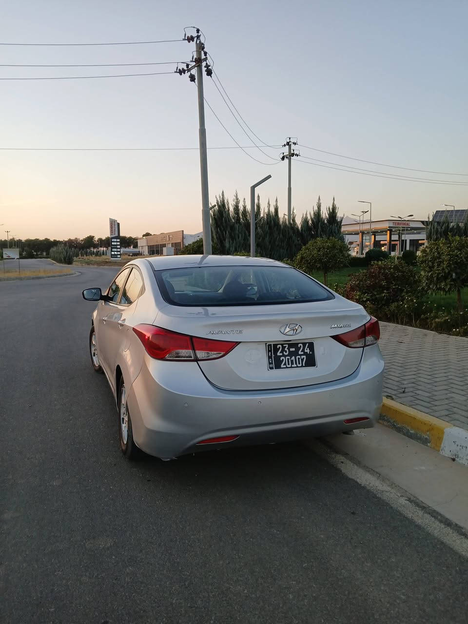 ئافانتي٢٠١٢
سوكان فوليوم

ئيكو
جام كاره با
ئاوينه ي كاره باي 
ناوره ش 
كاميره
شاشه ئايبات
مه كينه كه وره به بانزيني نورمال كيشه ي نيه
 سوج كونترول
ته بريد زورسارد
سه ياره يه كي زورتازه و جوان
به شه رتي ده فيته ر
 زورباكونازداره مه سره في ته واوم كردوه تيايا
سليماني
53كه لا  ريزم بوهه مولايه ك
***********
