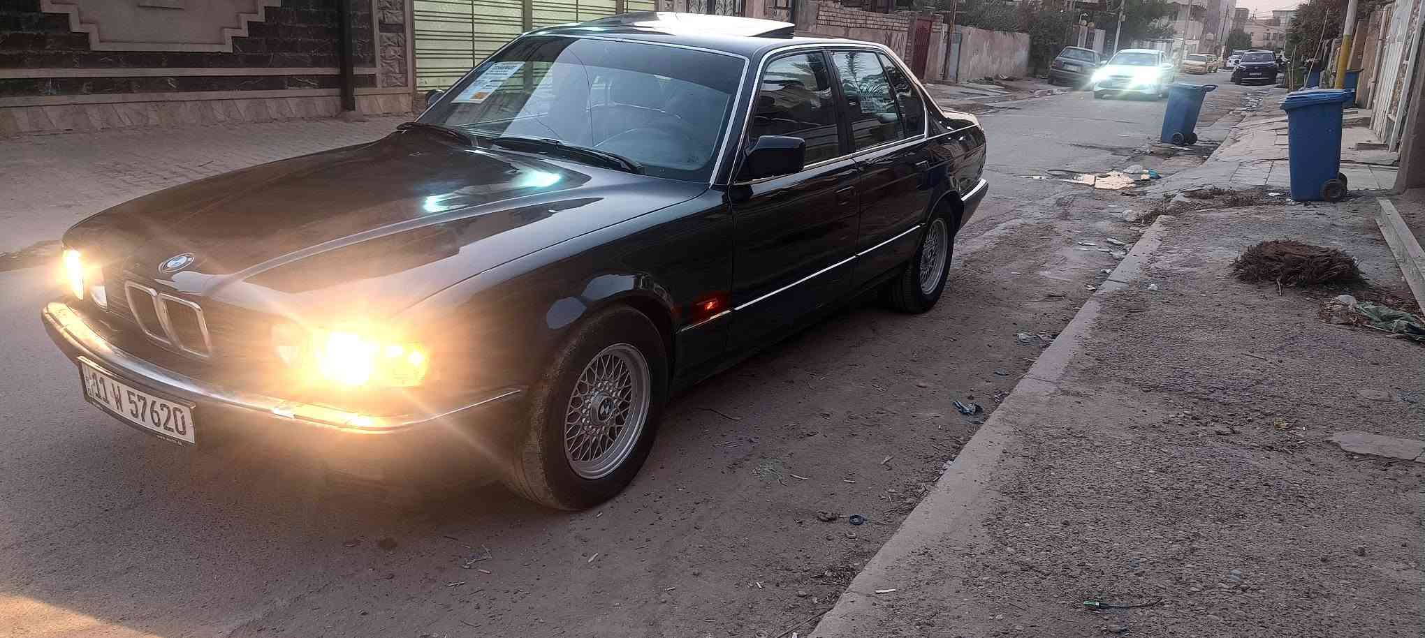 بي ام دبليو 1992 فول مواصفات واحد على واحد رقم بغداد انكليزي 
السياره جدآ جدأ جديده جاهزه من جميع النواحي 
كير مكينه حاويه جديد 
صدر امامي وخلفي جديد 
تبريد منضومة كله جديده تبريد ثلج
دواخل جلد جديده
سلايت شغال 
كهربائيات كله شغاله  
كراسي كهرباء شغاله 
رون كيلو متر كيچ بانزين كله شغال 
السياره جاهزة والسياره مكفوله من الضربة والخياس أول صبغه اله اصفاحه موس 
الواقع احله من الصور 
السعر 55.  وبيه مجال جدآ جداً بسيط 
*********** بغداد, العراق
