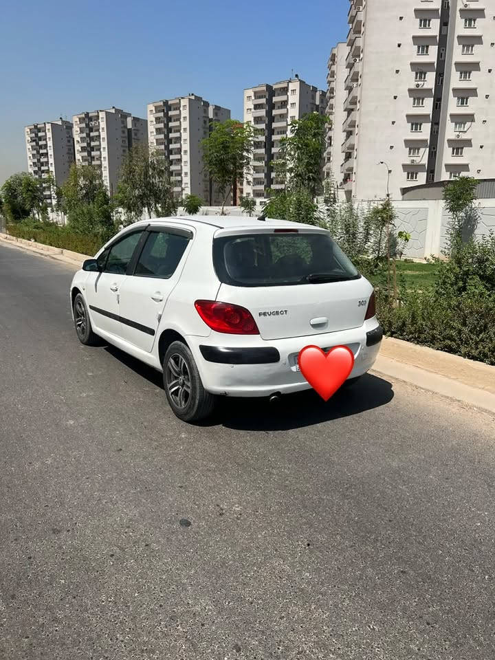بيجو فرنسي للبيع 2006 307  كير ومكينه مكفولات  تبريد ثلج سنتر لوك شغال  شاشه اندرويد  تخم تاير كهربائياتهه كلهه شغاله سياره باسمي شرط التحويل مصبوغه عام للجماليه العنوان بغداد المشتل السعر 58 وبيهه مجال للطيبين الشراي يخابرني 
***********

