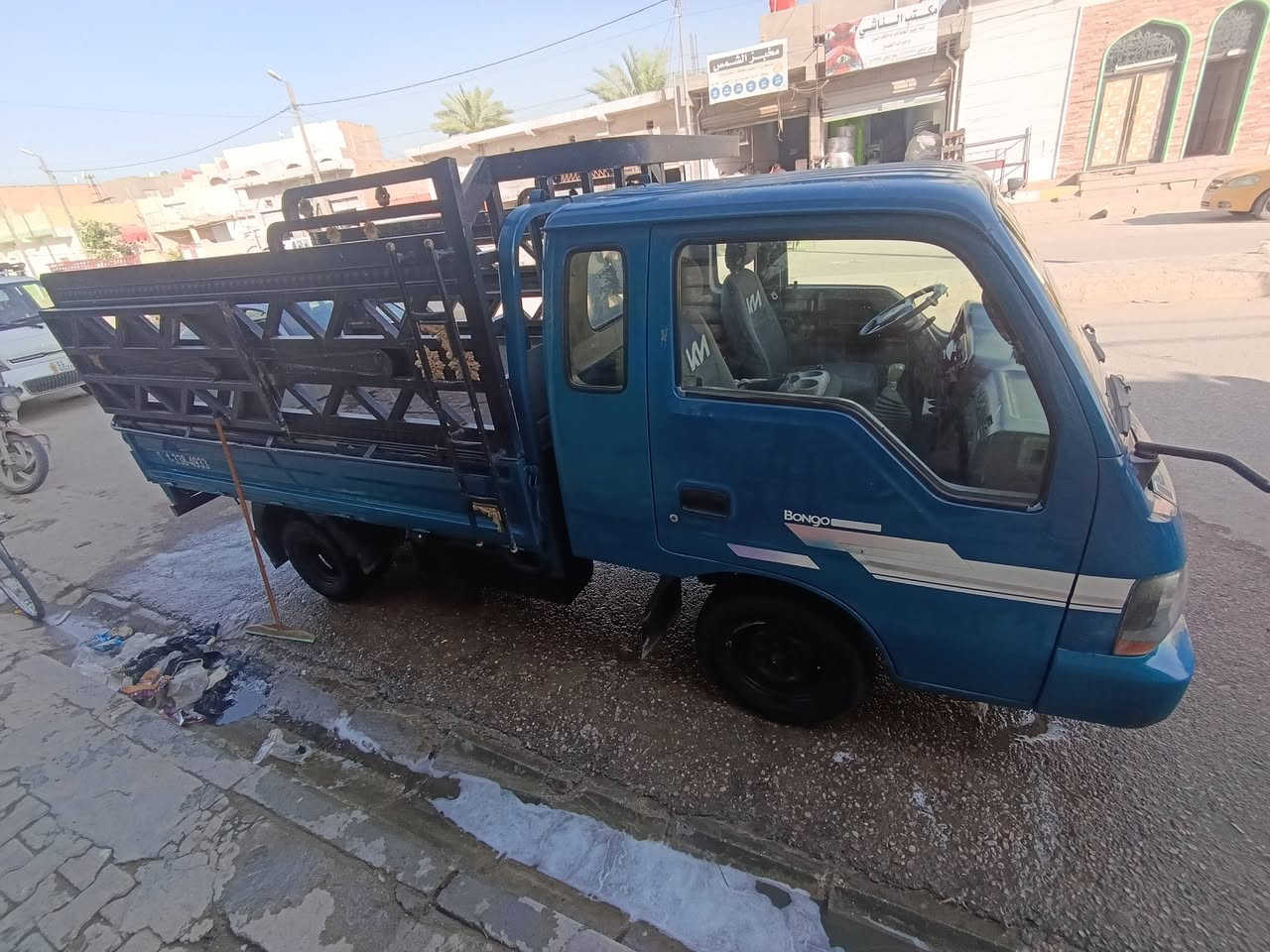 السلام عليكم موجود كيا ام عيون للبيع كير مكينه حجم 2700جديده المكينه  شاصي اكسن. مكفولات. سياره مال جناي كهربايات  جديده.  رقم السياره قادسيه.  رقم الهاتف ***********
