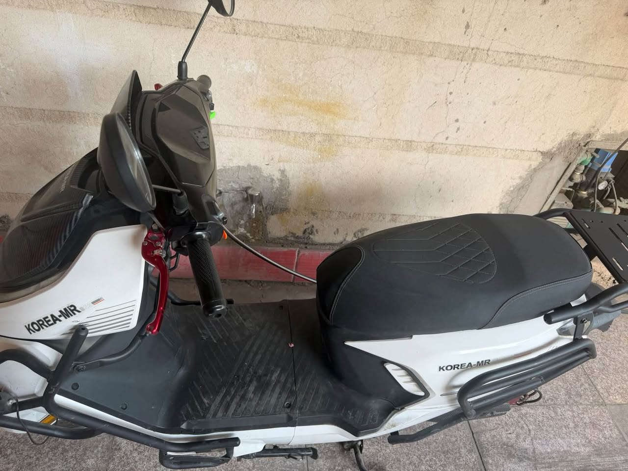نضيفه للبيع 
بيه بس شخوط من ورا الدرع مالته
بطاريه بحاله جيده 
***********
بيه نضام الR
ونضامP
4نمر
وملفه2500
