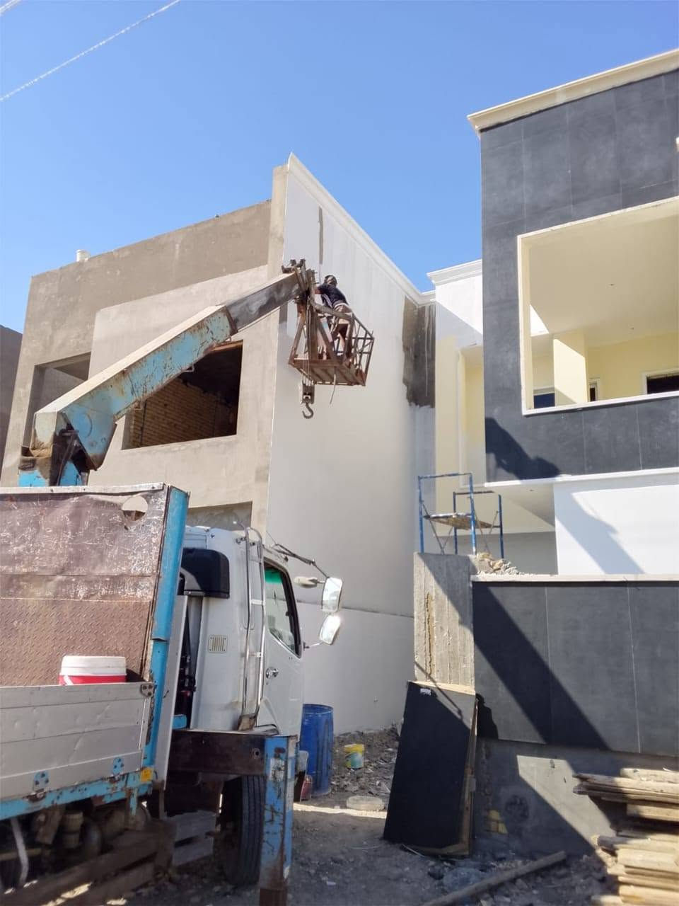 رجاءآ رجاءآ الي مايشتري  لايضل بس يسال لان بس اساله بلا فايده وحدة سكنيه للييع بمجمع الفرات السكني خلف مستشفى التركي  هذا نموذج ابو طابقين  البيت طابق واحد  ركن مقابيله حديقه مساحه 200  السعر الكلي 123  دافعين مهن للشركه  36 المجمع الشغل بي مستمر  سبب البيع ضرف صحي وللشراي بي خير ويدلل  للاستفسار اكثر الإتصال ***********
