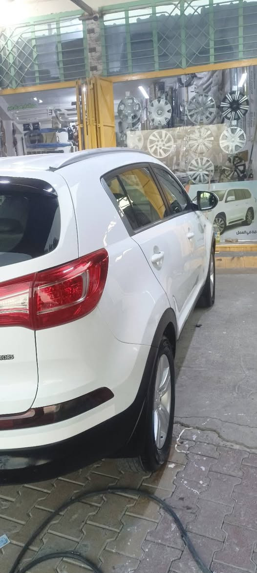 السلام عليكم سبورتج 14 خليجي مكينه 2000 دوش بيها بنيد وربع جاملغ صبغ بدون ضربه  سياره كير محرك تبريد صدر جاهزه مابيها كل نقص تخم تاير رقم اربيل سنويه ساقطه صار 4اشهر راعيه يمي شوكت متريد تحول مكان سياره انبار هيت سعر122 وبي مجال ***********
***********
