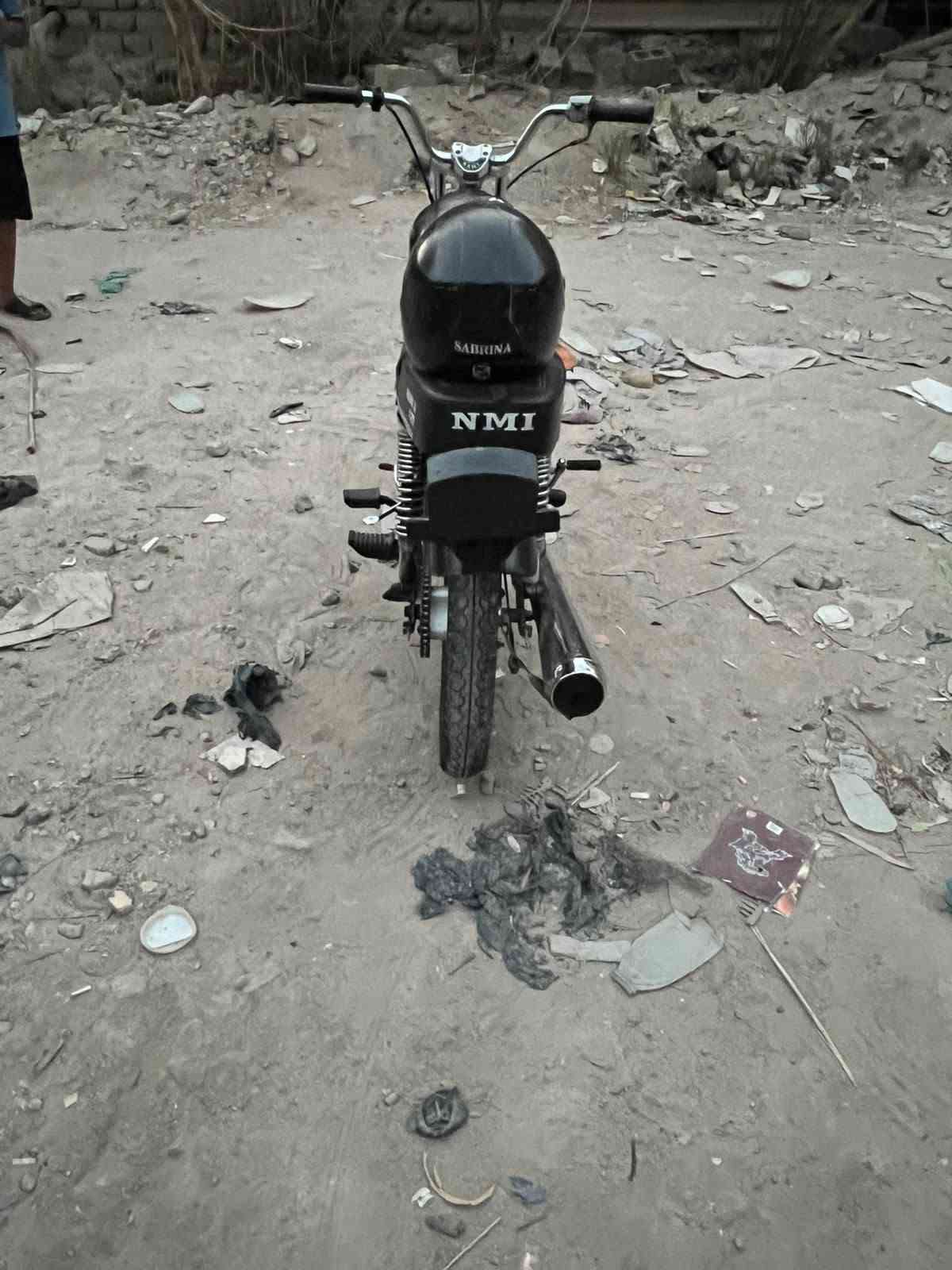 سلام عليكم دراجه نامه شلامجه مكينه نامه اصلي مجفته جديد دراجه ناعمه تخبل رزانه بلشارع جاهزه  الدراجه ماعوزه شي كبل للشارع عنواني بصره امن الداخلي السعر 350وبيه مجال ***********
