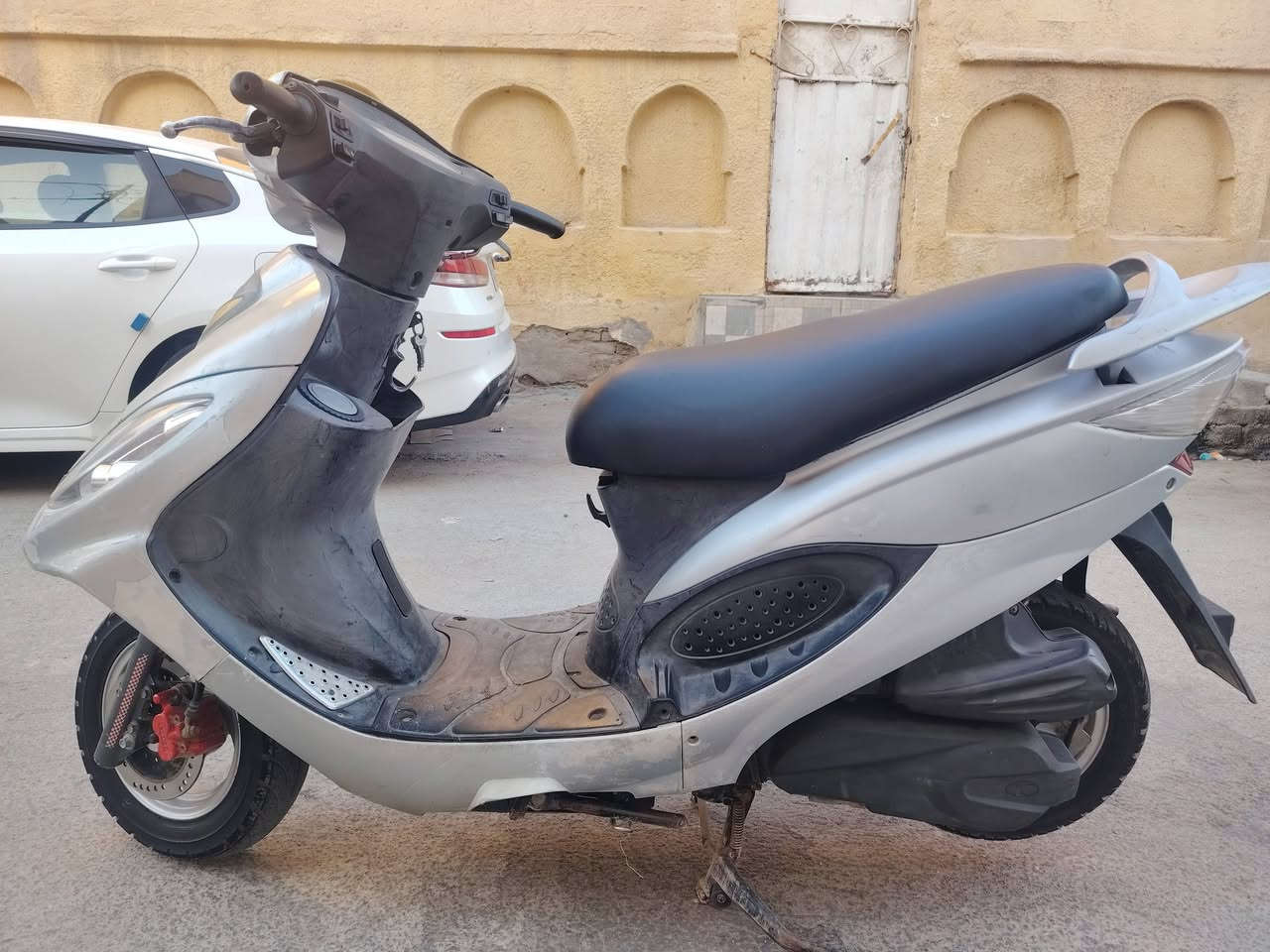 السلام عليكم
دراجه كامكو لبيع مكينه مفتوحه مبدل بيها زنجيل
نضافه شوفت عينك
*********** واتساب
