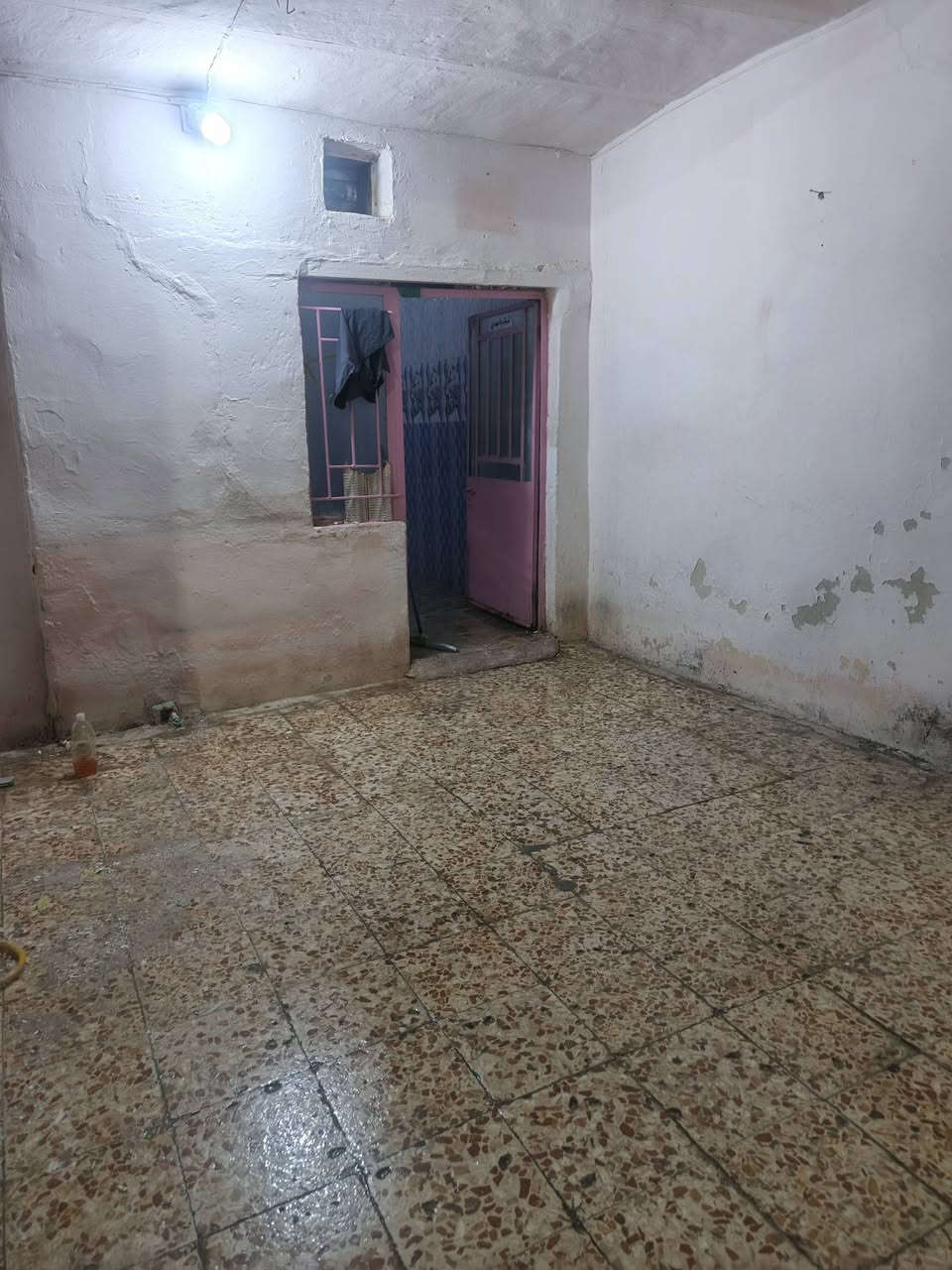 بيت للايجار
المساحه 150متر
عنوان  عواشه شارع دوريات 
يتكون: من ثلاث غرف نوم و استقبال ومطبخ و صحيات و صاله و طرمه. 
مثل ما موضح بتصوير
 الايجار الشهري 600الف .
 الاستفسار ‏‪***********‬‏
