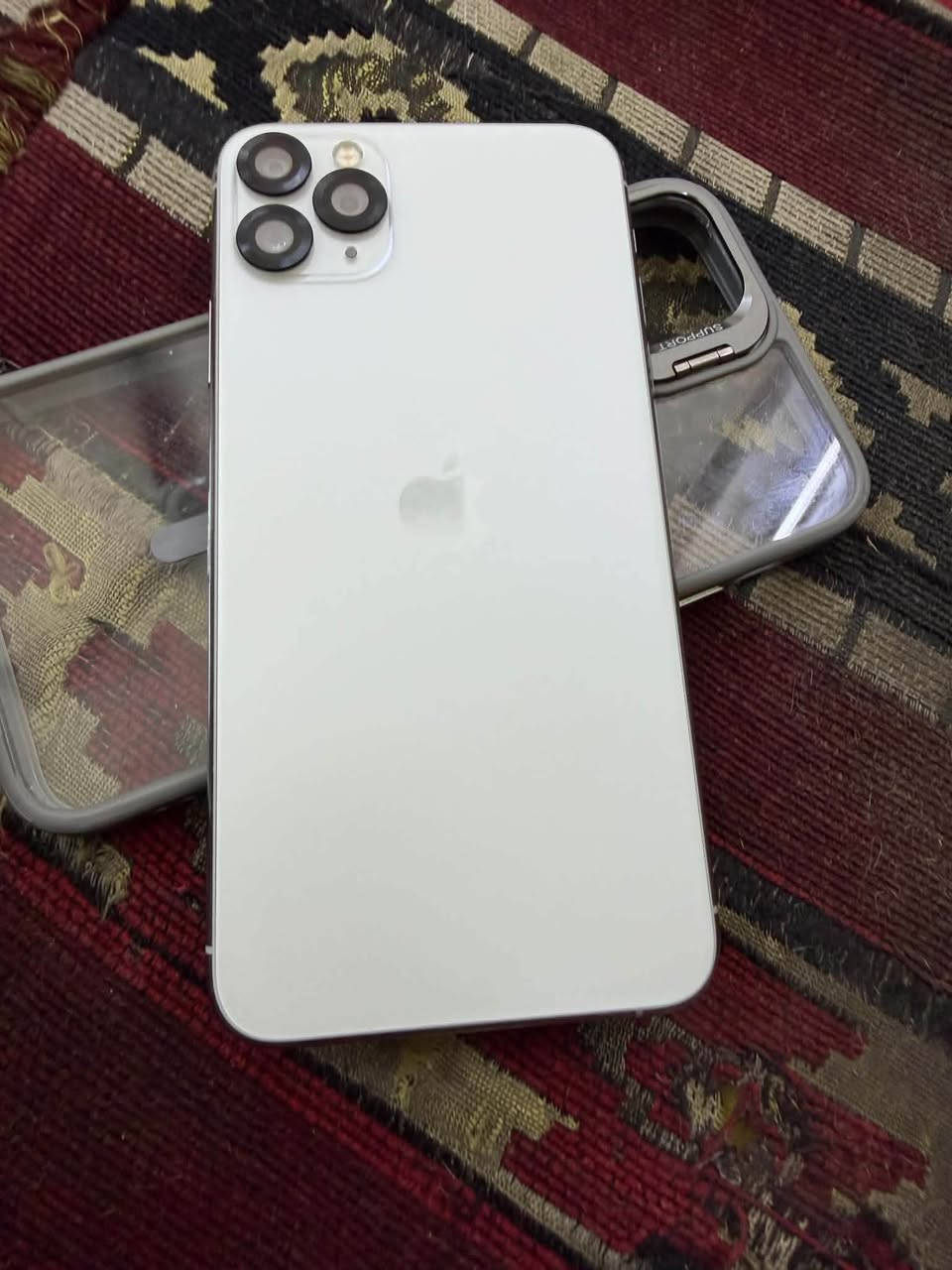 السلام عليكم iPhone 11 Pro Max للبيع
ذاكره 256 
جهاز مبدل شاشه وبطاريه حلوات امانه فيس ايدي شغال الجهاز كامل من كلشي ونظيف واضح بلصور حافظه وعدسات ولزكه يعني خلي سيمكرتك واستخدمه كبل السعر 210 وبي مجال كلش قليل مكاني بغداد العطيفيه ***********

نص مكتوب في الصور:
- 10:31 65 4G Il.. القطع والخدمة تجمع Apple سجل تاريخ القطع والخدمة، وهذا السجل يعرض معلومات عن هذا الـ iPhone وحالته وتفاصيل إصلاحه معرفة المزيد... سجل تاريخ الخدمة الشاشة غير معروف البطارية غير معروف
- 10:31 40 % < حول الاسم iPhone إصدار iOS < 27.0 اسم الطراز iPhone 11 Pro Max رقم الطراز MWGL2LL/A الرقم التسلسلي F2LZFD7LN70J < انتهت صلاحية التغطية سجل تاريخ القطع والخدمة < الأغاني 0 الفيديوهات 33 الصور 212 التطبيقات 33 السعة 256 غ.ب.