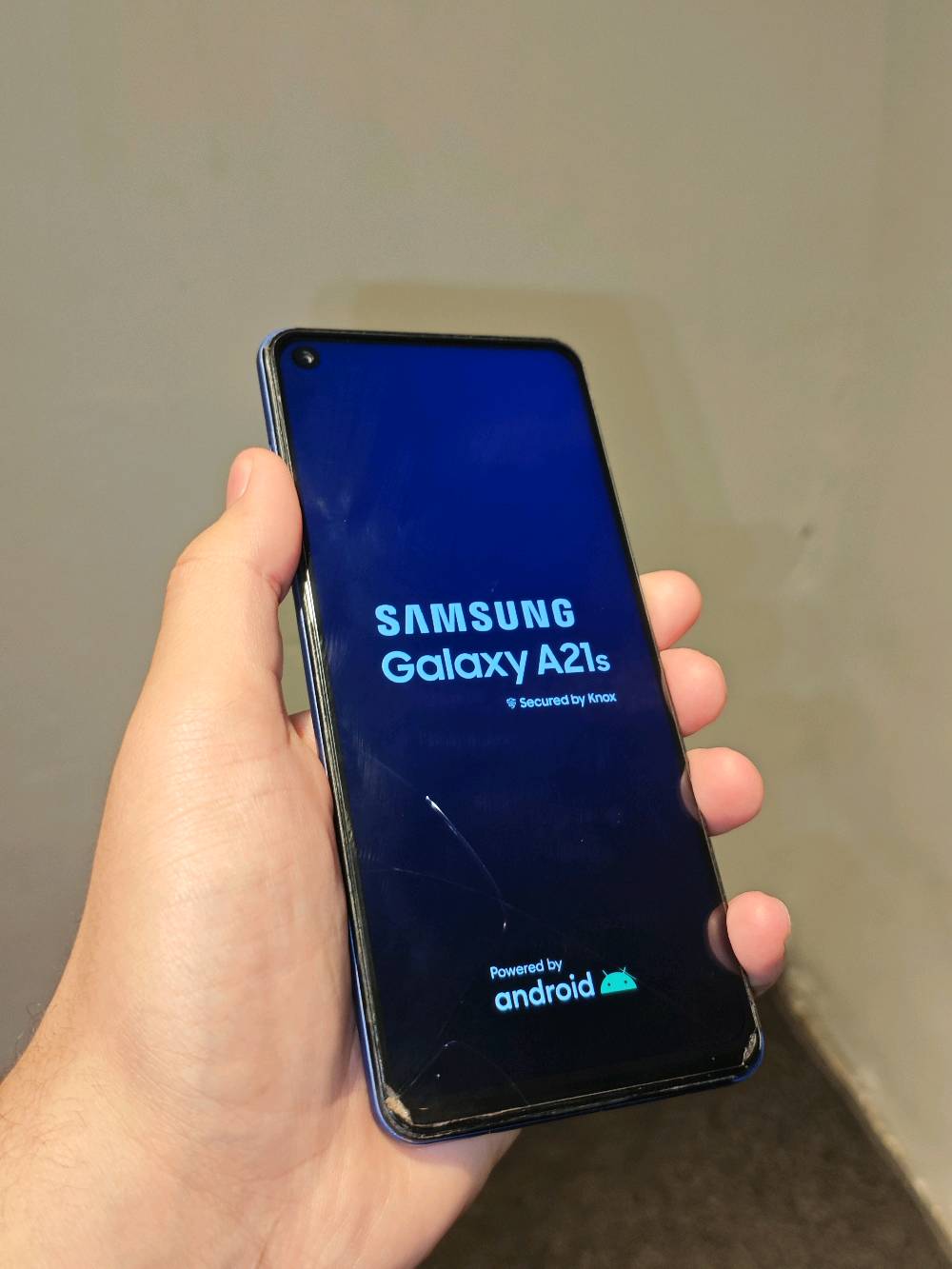 Samsung Galaxy A21s

المواصفات:
شاشة 6.5 إنش، دقة 1600×720
معالج Exynos 850 ثماني النواة
كاميرا خلفية رباعية 48MP + 8MP واسعة + 2MP ماكرو + 2MP عمق
كاميرا أمامية 13MP
بطارية 5000mAh
بصمة + فتح بالوجه
Android 12 (One UI محدث)

بطارية أصلية سليمة
شاشة مبدلة وسليمة
كفر خارجي جديد
يجي مع الجهاز 3 كفر إضافي

IC مبدل سابقاً
بوتلودر مفتوح (unlocked)
جهاز موديل 2020، أداء مناسب للاستخدام الخفيف فقط
ملاحظة: الجهاز شغال بالكامل، للتواصل الجاد فقط

100 بي مجال