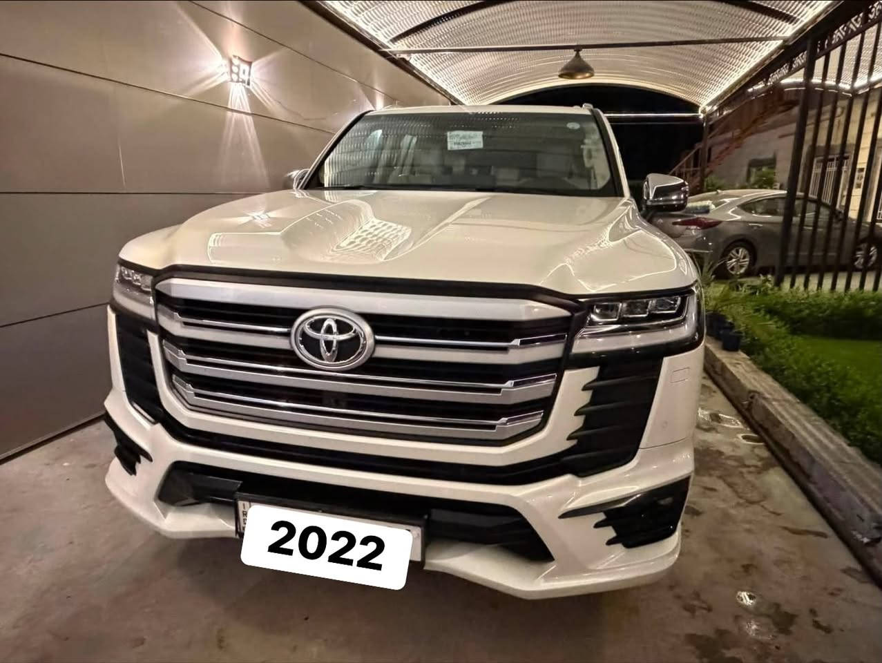 لاندكروز VX • ٢٠٢٢ • ٦٤ الف