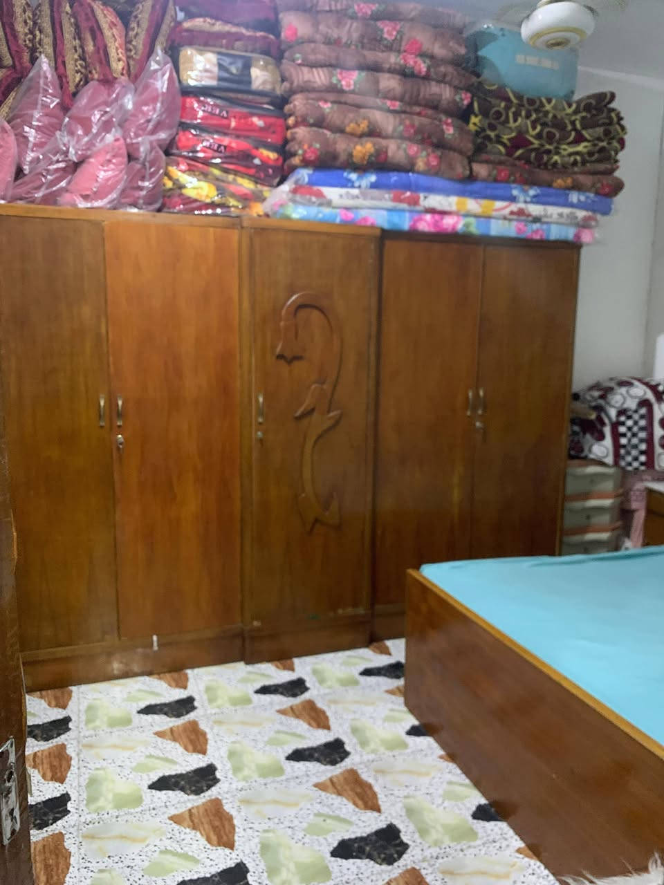 البيت لبيع هوه ولاثاث مساحه ١٠٠متر مربعه سند ٢٥ الحر السواده حي السجاد السعر ٦٥ /***********/***********
