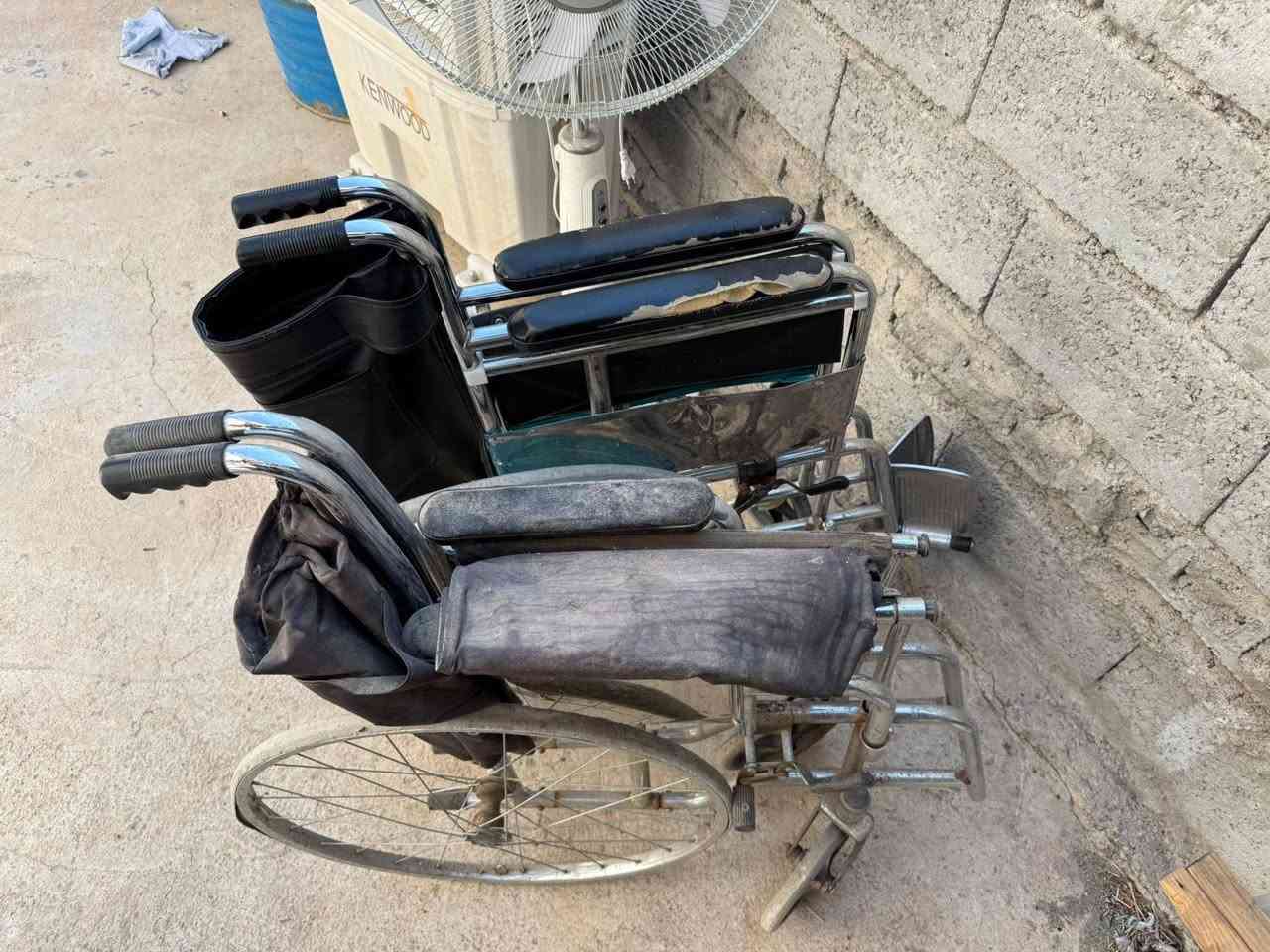 غراض مستعملة للبيع 
مولدة تايكر 70 
بنكة شحن 25 
عربانة اثنينهن تعبانات ب10 
كونفيره 50 
للتواصل الاتصال على الرقم *********** بي واتساب
