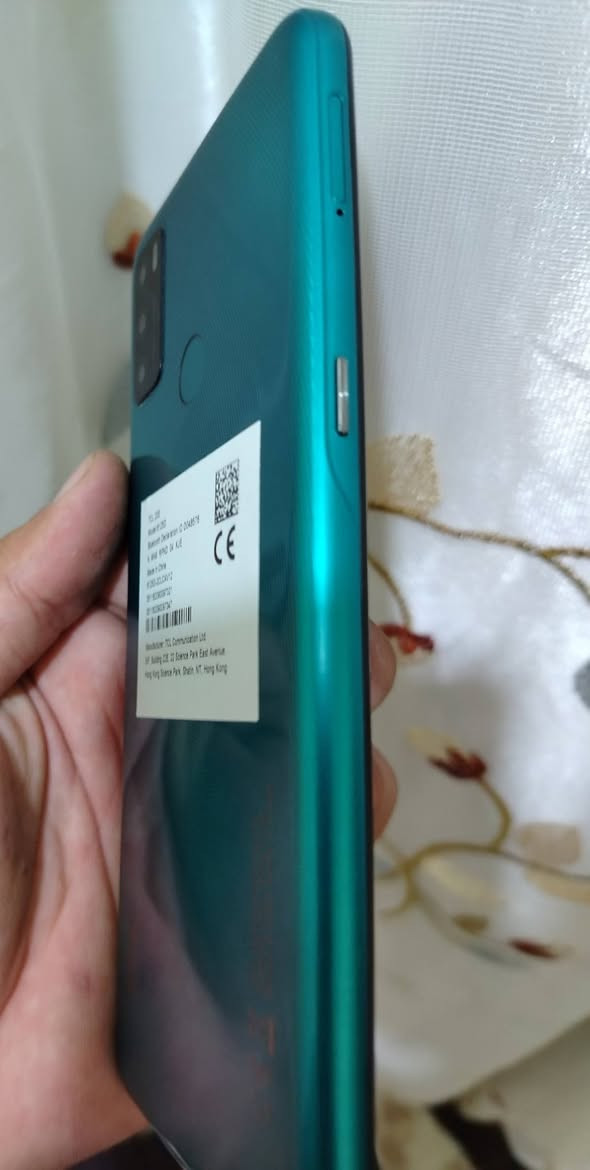 TCL20E • ذاكرة ٣٢ • ما مفتوح