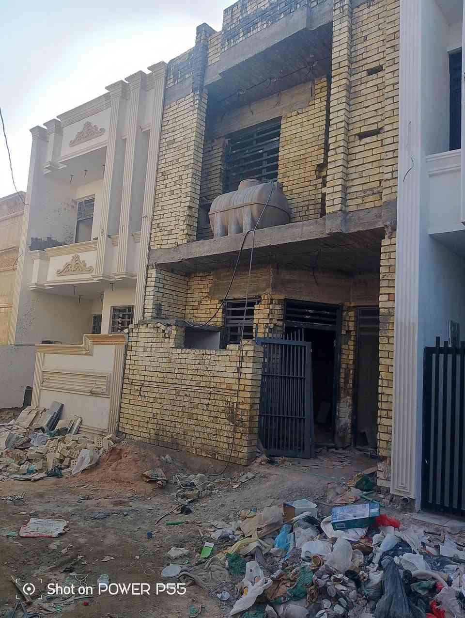 دار للبيع قرب الشارع الرئيسي
طابو زراعي سند25حق التصرف مساحه 100متر يحتوي على3 غرف نوم صاله ضيوف مطبخ خدمات العنوان بغداد منطقة الدوانم قرب تقاطع در ويش وبالقرب من جامع الملك القدوس 
الاستفسار 
***********
***********
مكتب الشاهين للعقار تتوفر
مشتملات بسعر 45مليون  وعروض اخرى مناسبه لئصحاب الدخل المحدود وتتوفر قطع ب7ملايين يتوفر مشتملات قصط قيد الانشاء
