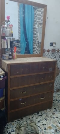غراض مستعملة للبيع   مستعجل  ١)غرفة كاملة مكونة من كنتور 5بيبان و جربا...