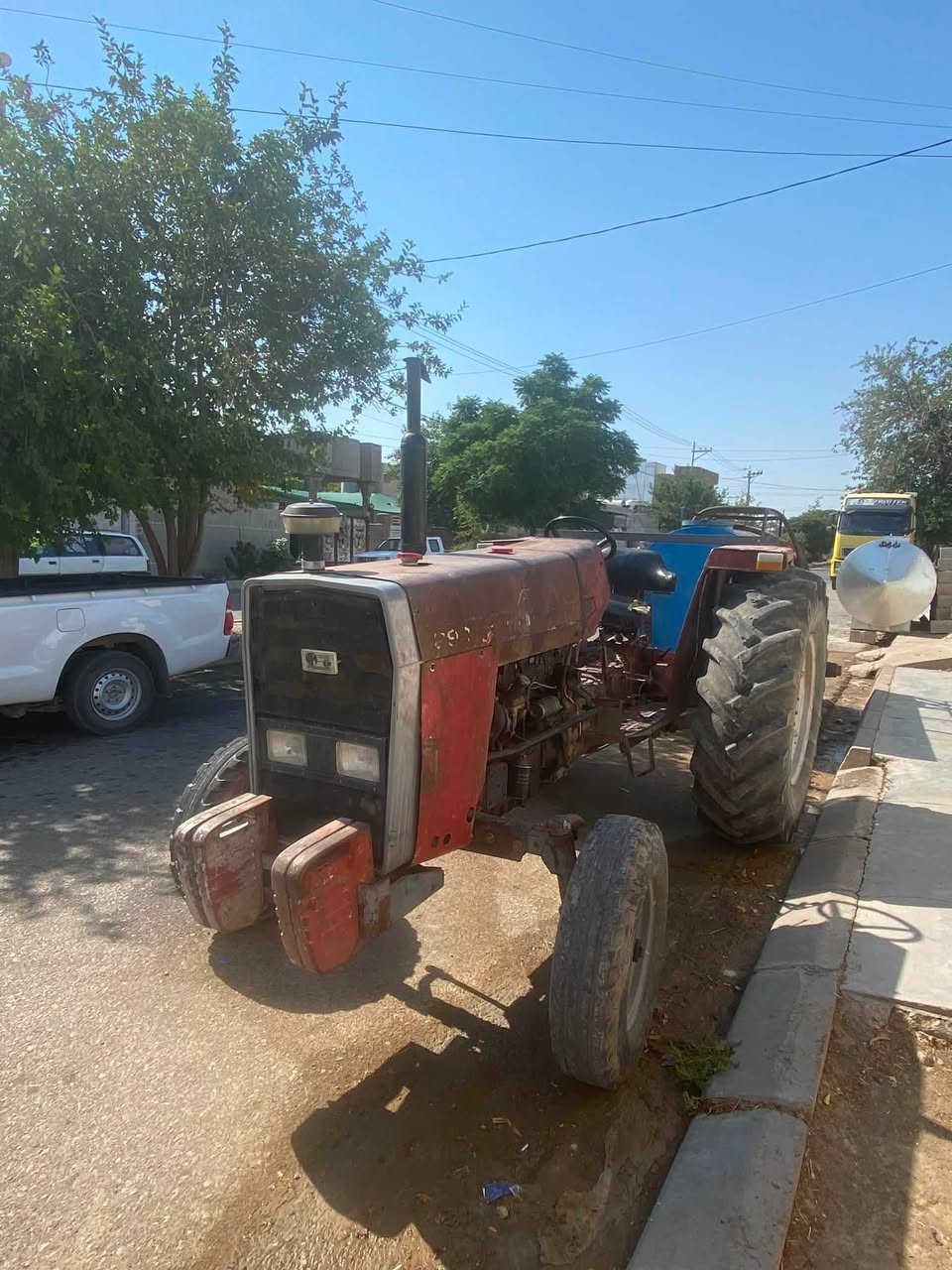 بۆ فرۆشتن تراکتۆر ئینگلیزی 290 گیر و مەکینەی بەشەرت  هەموو گیانی بەشەرت شوین چەمچەمال 
***********  ***********
