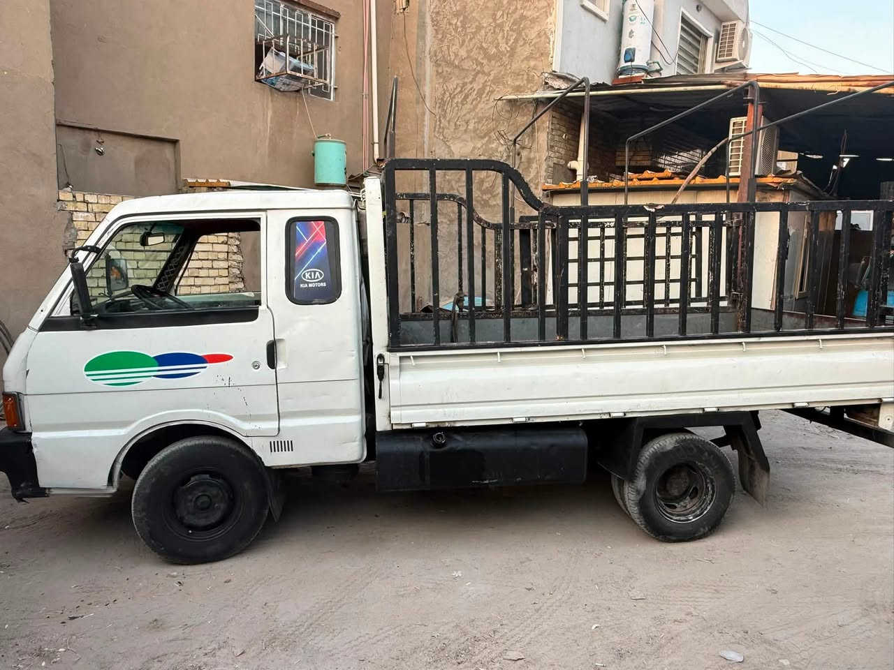 سلام وعليكم كيا حمل بنكو مديل 94 رقم بغداد 7جنكال مكينه وكير مكفول تخم تايرات جدد سياره خير من لله سياره بسمي تحويل ثاني يوم 50 وبيها مجال  *********** مكاني بغداد

