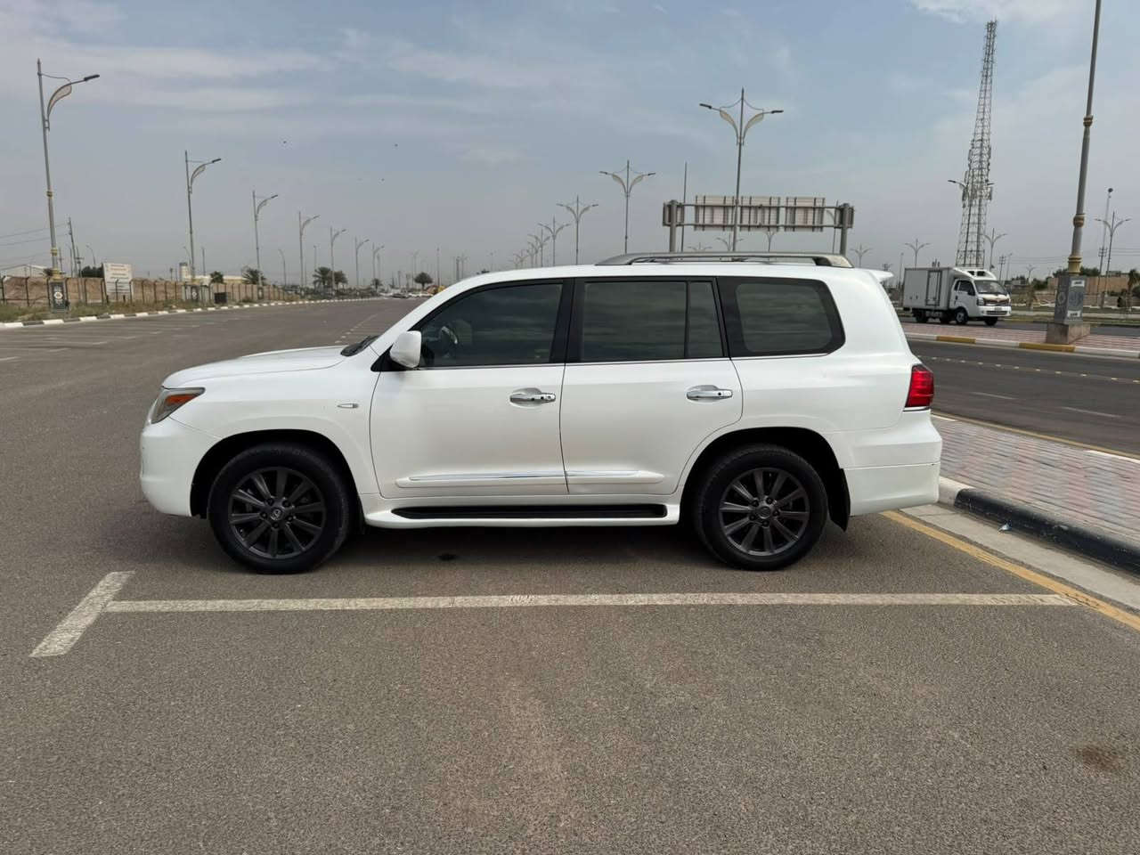 لكزس LX 570 • ٢٠١١ • فول مواصفات