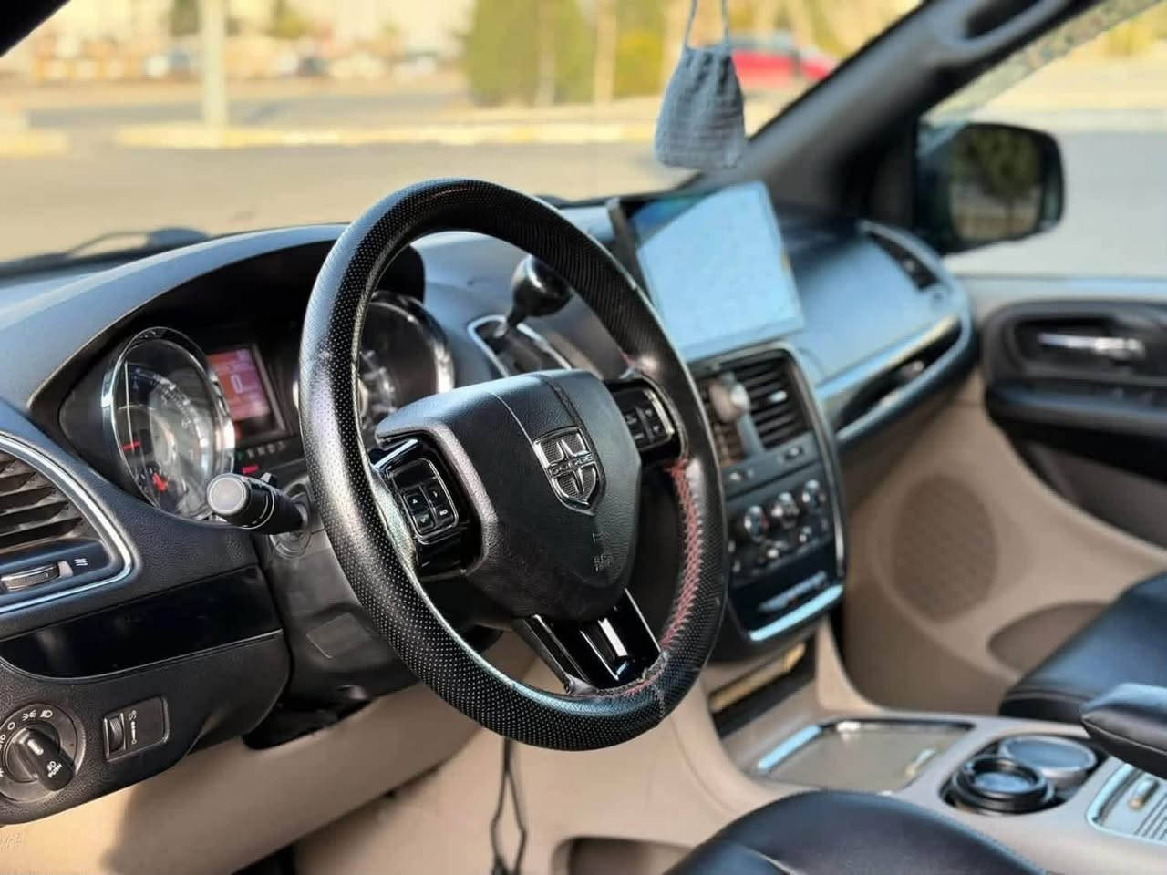 دوج كراند كارافان الجديد 2019
مواصفات  Vip الفئة Dodge Sxt

محرك 6 سلندر حجم 3600 vvt
دبل سويج تشغيل عن بعد
تبريد مركزي 3 قطع 
شاشة حجم كبير و كاميرة دوارة بلوتوث aux 
ابواب كهيربايي مع صندوق جةك
فتح الابواب عن طريق الكونترول و غلق الابواب 
تحكم ستيرين فول 
دبل كير اوتو و عادي 
كشنات جلد  وكشن السايق كهربايي و مساج
شاشات DVDبالقمارة
مرايات  الجوانب هيتر  

ماشي 180 الف مايل فقط 
7 راكب 
للسعر علق برقم ٢ ياتيك مباشر
السيارة كفالة بدون قطرة صبغ   
سيارة بيها سيستم غاز
رقم التواصل : ***********

العنوان دهوك
