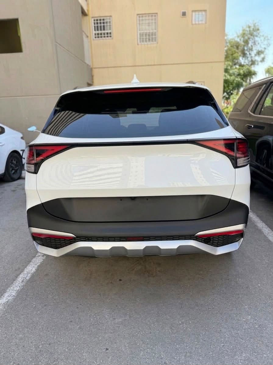 نظيف وبسعر مميز📣‼️ 
🔰كيا سبورتج 2024 هايبرد 
• رقم بغداد 
• بانوراما 
• اشارة بالمري 
• رادار امامي خلفي جانبي 
 
• ماشية حالياً 7000 قابل للزيادة
 
🔶اعلى موصفات Ex :-
• رادرات امامية وخلفية وجانبية 
• ⁠قيادة ذاتية بالكامل
• ⁠ جام دبل
• ⁠ تدفئة وتبريد الكشنات الامامية 
• ⁠وخزن وتدفئة الكشنات الخلفية
• ⁠ سستم صوت هارمن كاردن فول سستم
• ⁠وبعد هواي مواصفات 
• ⁠كير و محرك مكفولات 
• ⁠سيارة نظيفة جداً بحالة الزيرو

حادثها خلفي موضح بالصور 

📍مكان السيارة بغداد زيونه شارع الربيعي 
 للاستفسار 
***********
230 السعر
