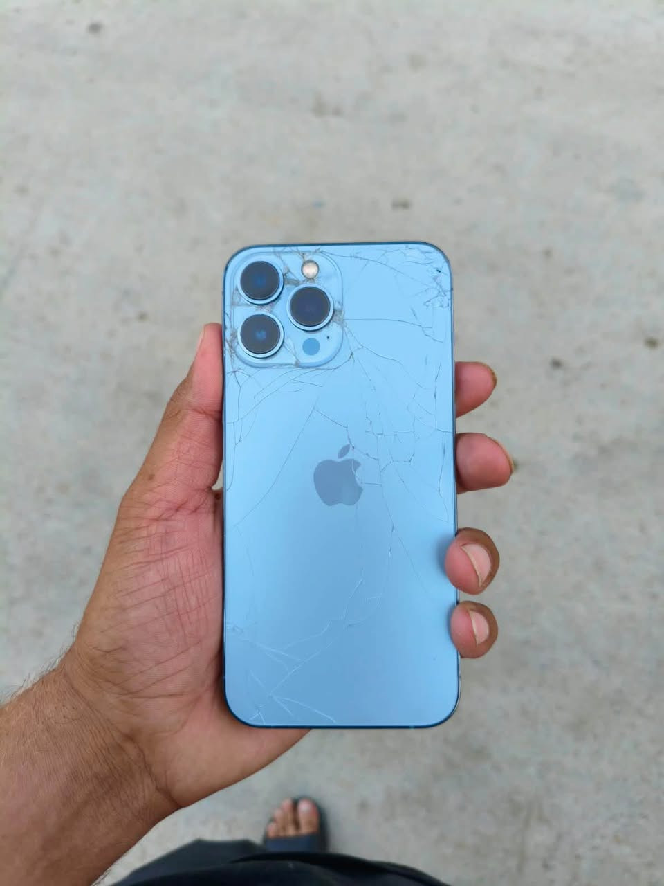 ايفون ١٣ برو ماكس ذاكره ٢٥٦ بطاريه ٨٨ جهاز نظافه فول / س٦٥٠ بي مجال /***********

نص مكتوب في الصور:
- حول الاسم iPhone (2) إصدار iOS 26.6.1 اسم الطراز iPhone 13 Pro Max رقم الطراز MLEQ3LL/A الرقم التسلسلي F5H90MQTHQ انتهت صلاحية التغطية الأغاني الفيديوهات ١٩ الصور ١٦ التطبيقات ١٤ السعة ٢٥٦ غ.ب. متوفرة ٢٣٠,٢٤ غ.ب.
- ٤:٤١
- حالة البطارية والشحن
- كما هو الحال مع البطاريات القابلة لإعادة الشحن، بطارية الهاتف قابلة للاستهلاك وتصبح أقل فاعلية مع الوقت. معرفة المزيد...
- الحد الأقصى للقدرة
- ٨٨٪
- هذا قياس لقدرة البطارية مقارنة بقدرتها عندما كانت جديدة. قد تتسبب القدرة المنخفضة بتقليل ساعات الاستخدام بين عملية الشحن والأخرى.
- أقصى قدرة للأداء
- ستساعد الأنظمة المضمنة في النظام والمكونات في تخفيف آثار الأداء التي قد تلاحظها أثناء التقدم الكيميائي في عمر بطارية iPhone.
- شحن البطارية المحسن
- للحد من استنزاف عمر البطارية، يتعلم iPhone من عادات الشحن اليومية، بحيث ينتظر ولا يتجاوز ٨٠٪ حتى يحين موعد حاجتك إلى استخدامه.
